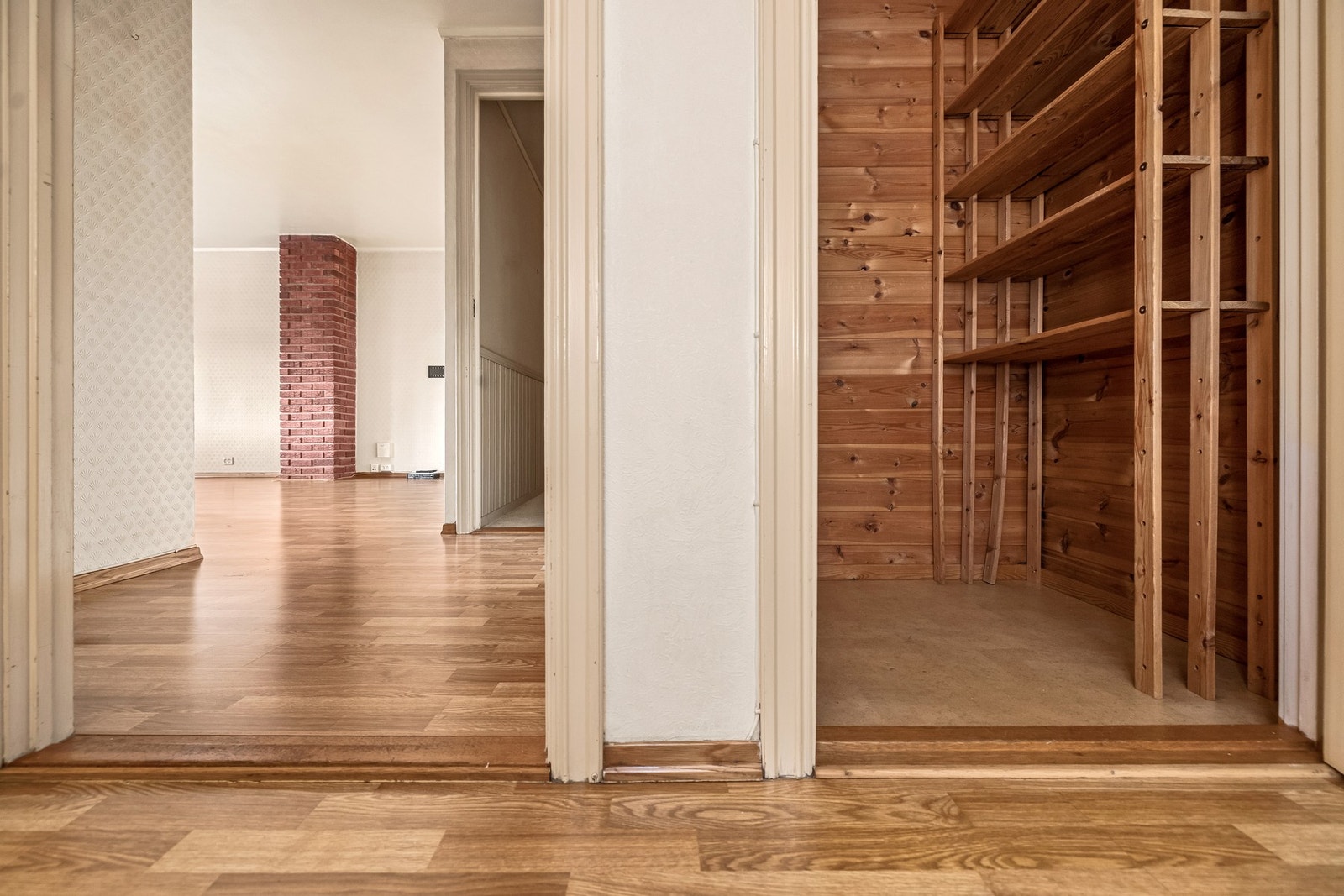 Er du på jakt etter et sted hvor du kan sette ditt eget preg fra bunnen av? Da er denne leiligheten perfekt for deg Galleribilde