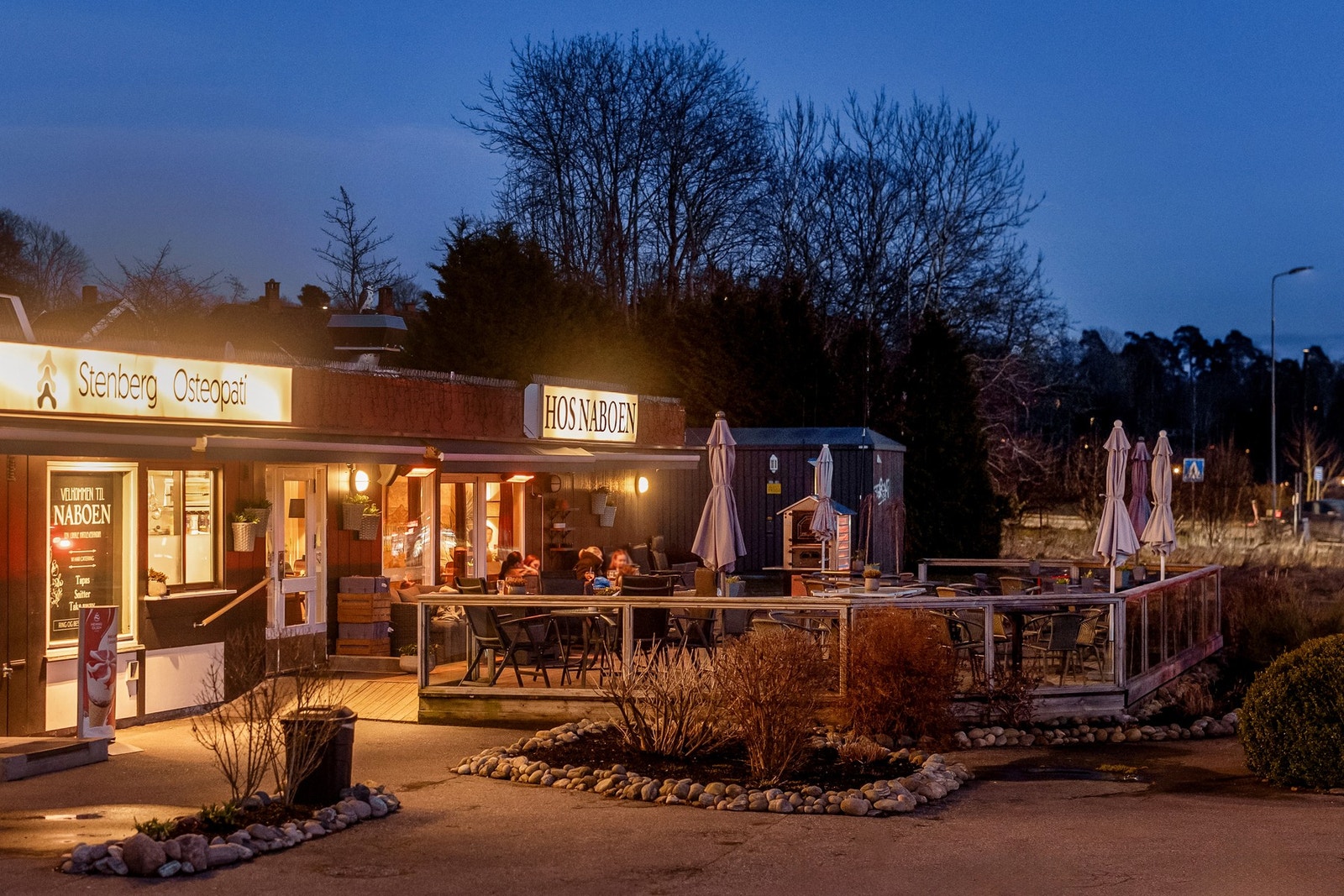 Den populære nabolagsrestauranten "Hos Naboen" på Bergersborg har både quiz-kvelder, god mat og hyggelig stemning Galleribilde