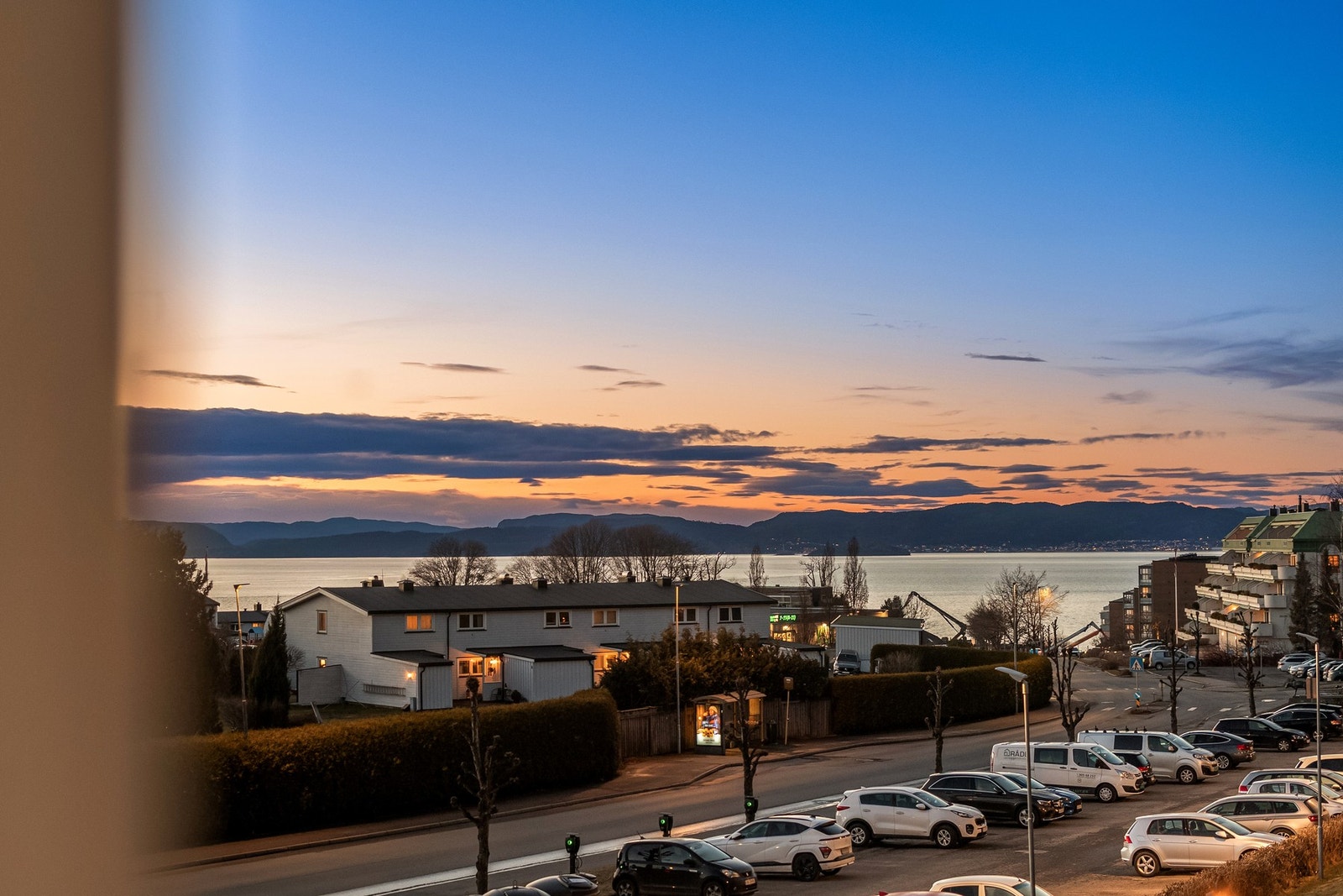 Med noe av Jeløyas vakreste kystlinje bare noen meter fra inngangsdøren styrker dette leilighetens potensiale Galleribilde