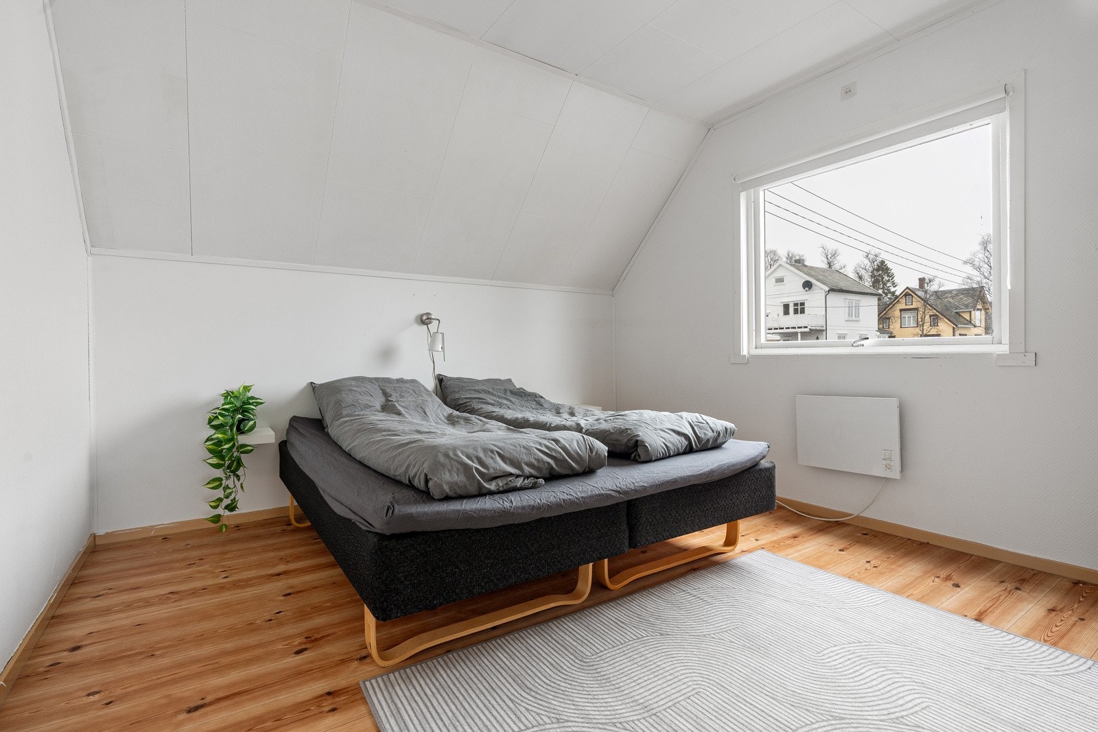 Leilighet i øvre plan har 3 soverom av god størrelse