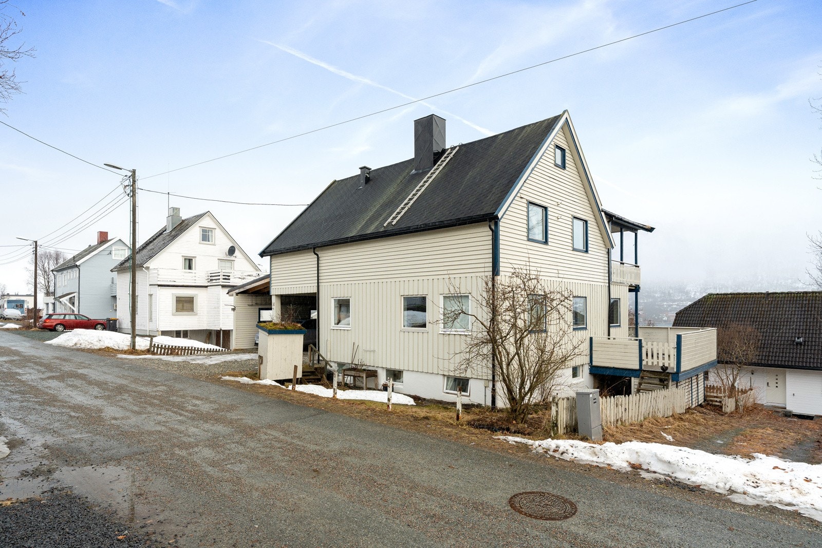 Velkommen til Målselvgata 20 - En hel tomannsbolig med to leiligheter presentert av Inger Alette Eira i Sne Eiendomsmegling!