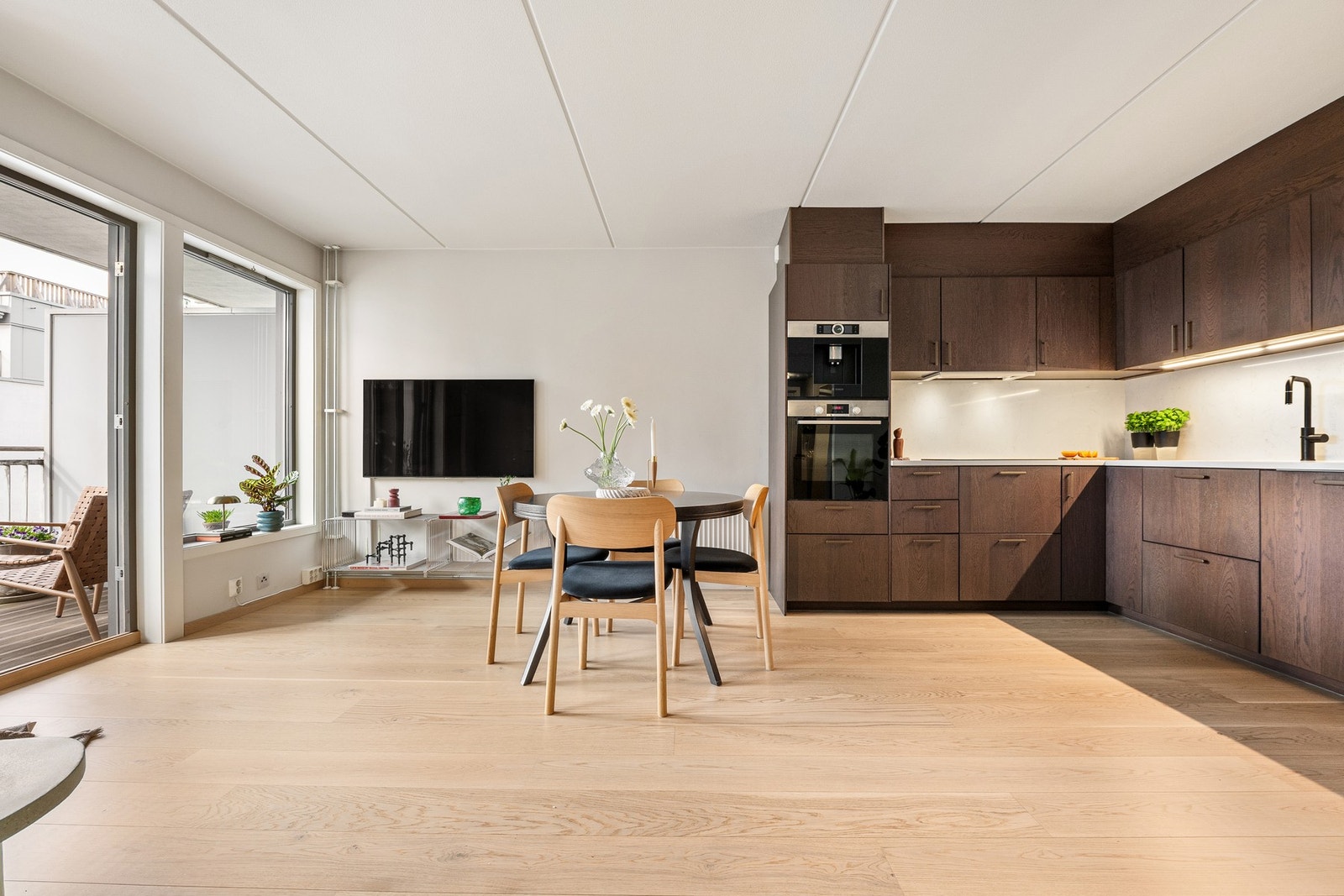 Eksklusiv og gjennomgående 3-roms med heis, solrik balkong og høy standard. Galleribilde