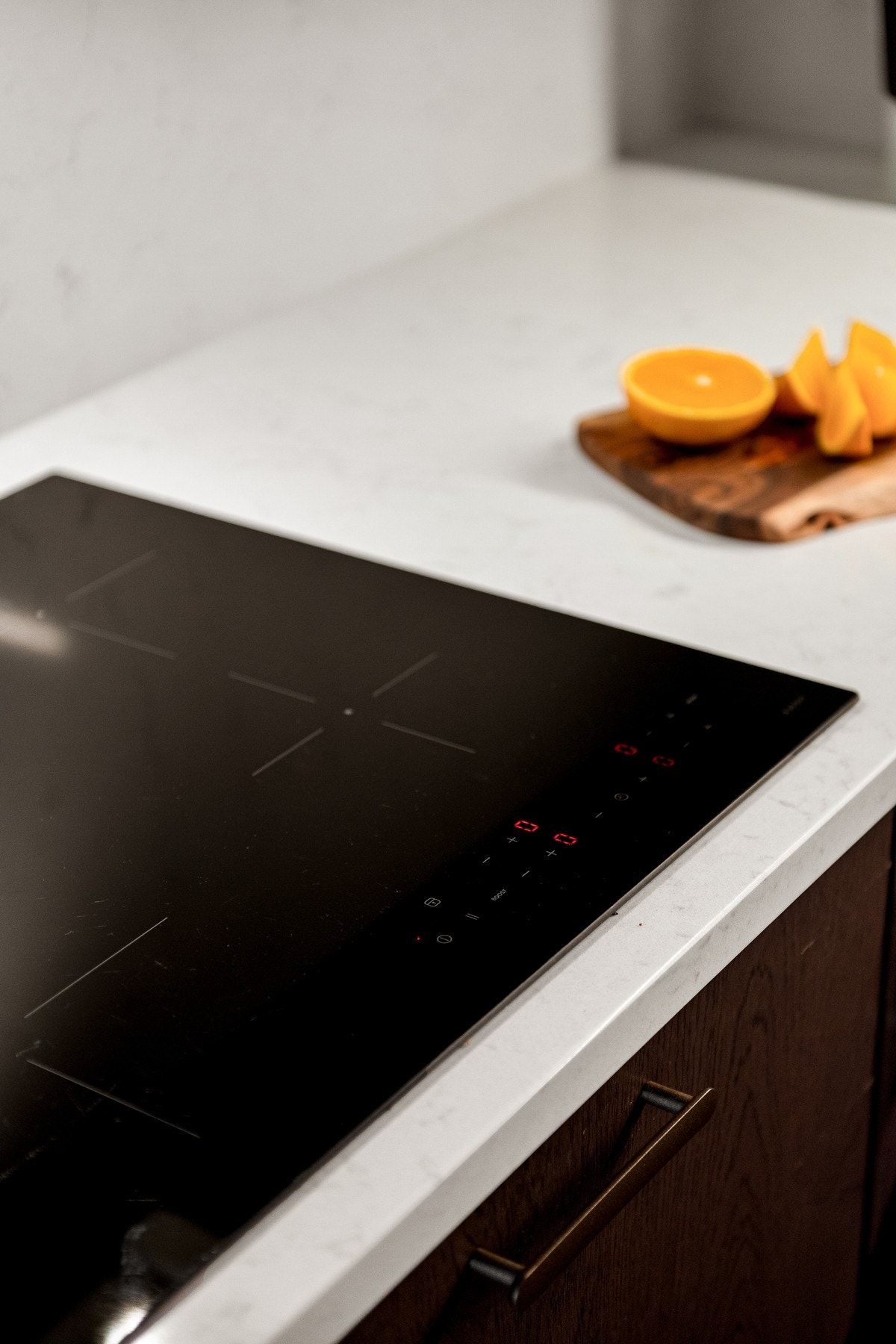 Meget påkostet benkeplate i komposittstein. Galleribilde