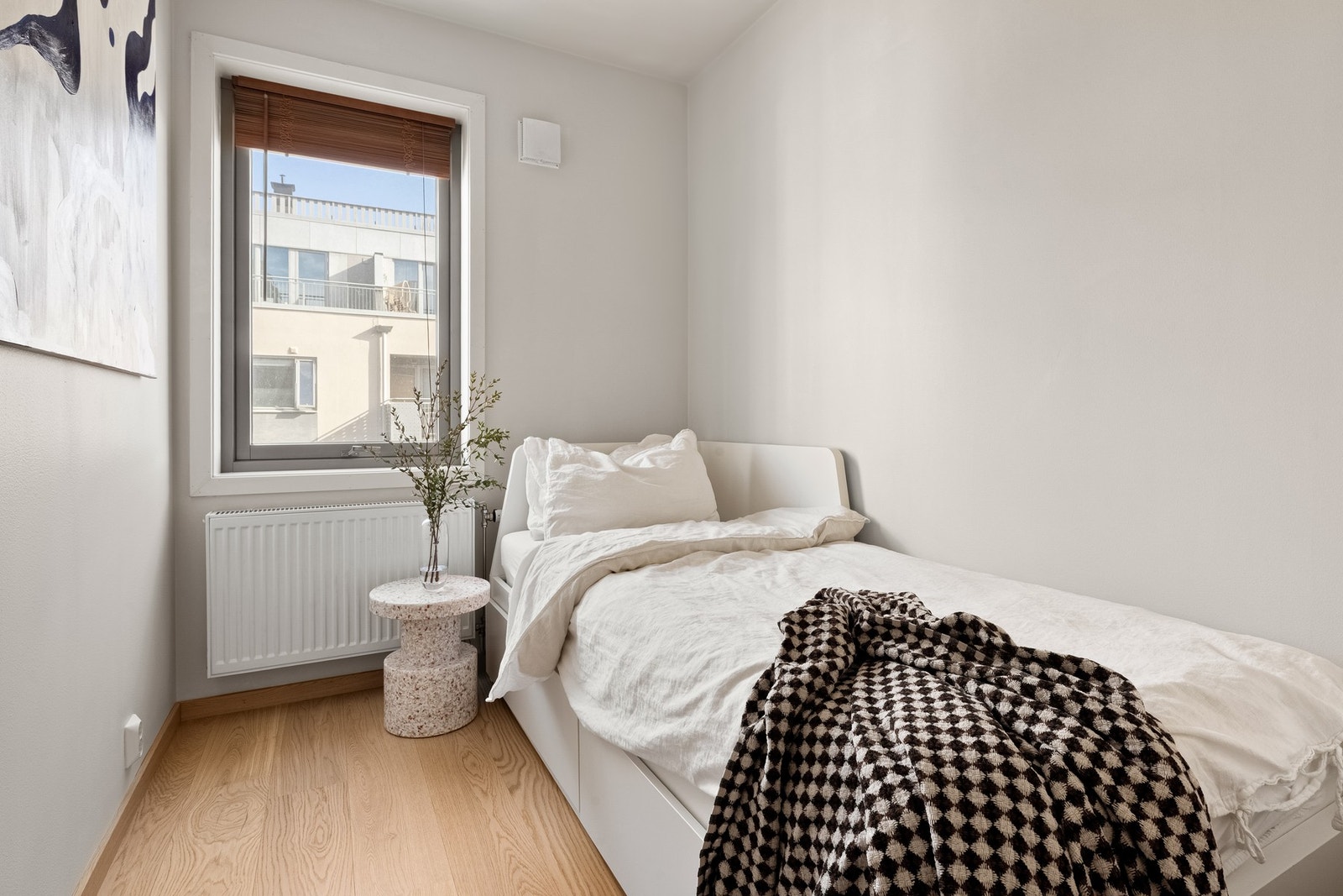 Leiligheten har to gode soverom, begge med garderobeskap. Galleribilde