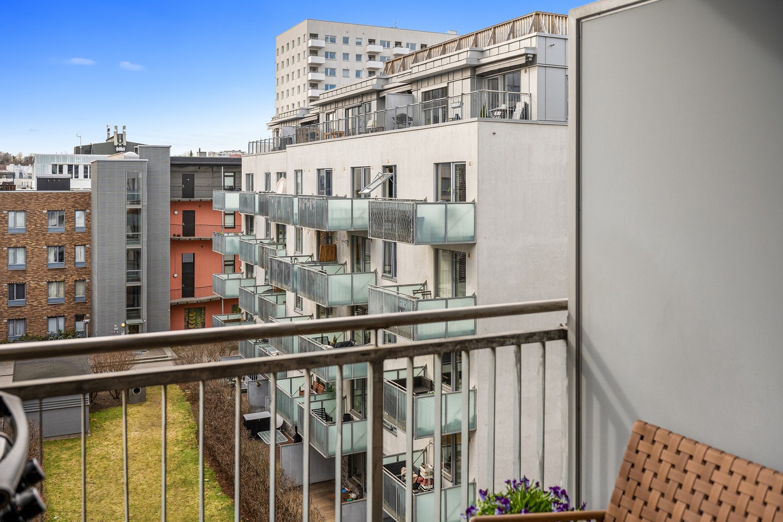 Skjermet beliggenhet mot bilfritt gårdsrom. Galleribilde