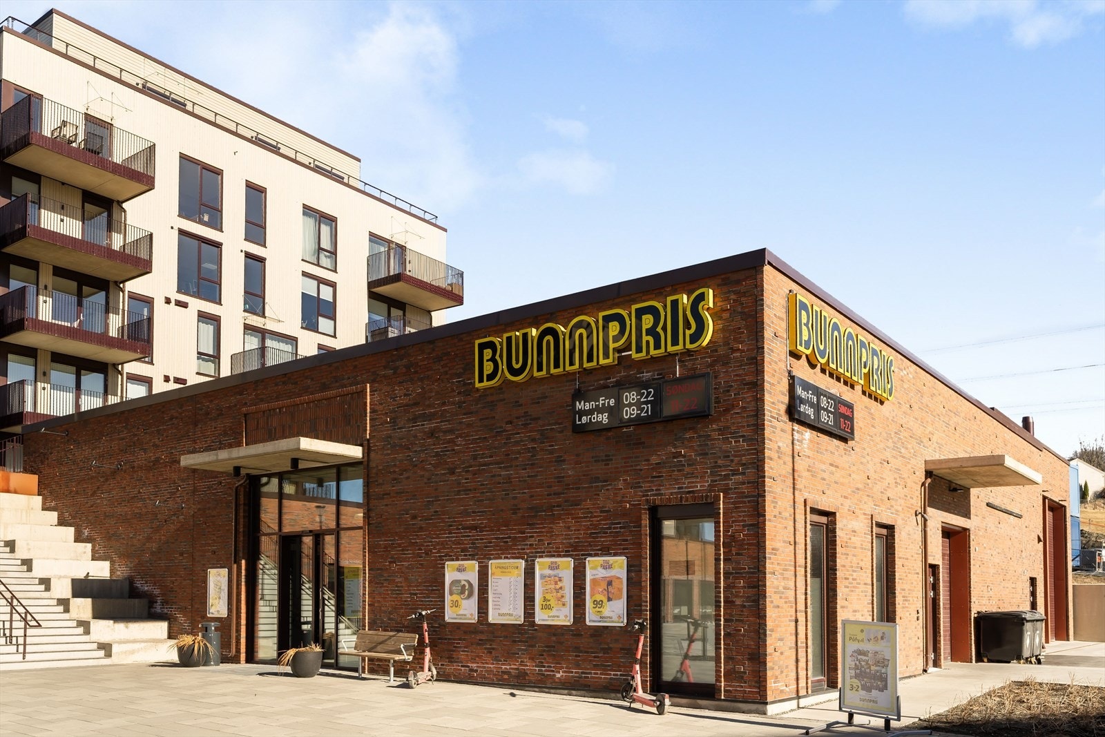 Bunnpris ligger i umiddelbar nærhet, denne er også søndagsåpen. Galleribilde