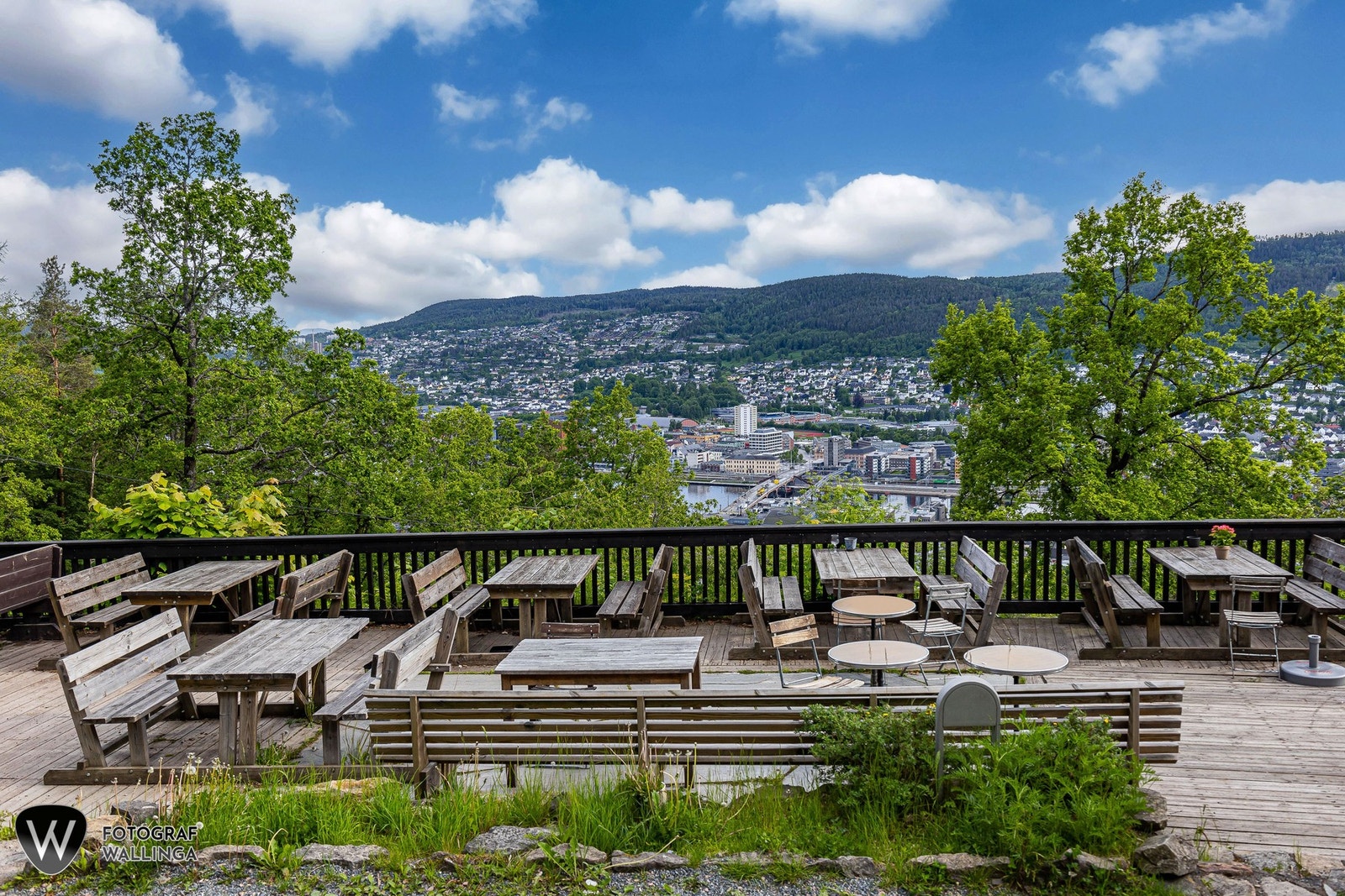 Fra leiligheten er det kort gange til Åspavljongen, café med fantastisk utsikt og god servering. Galleribilde