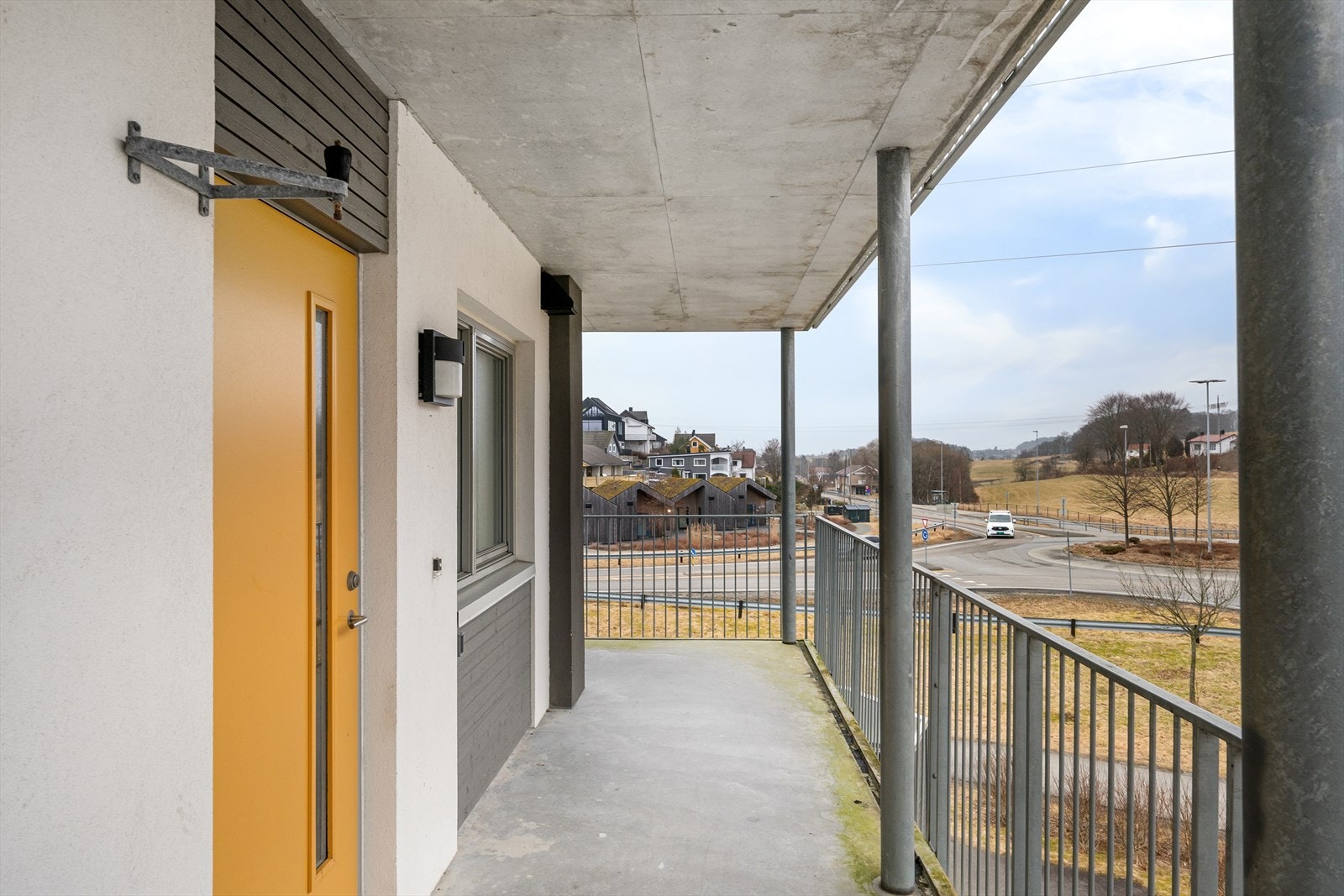 Leiligheten har inngang via felles svalgang. Galleribilde