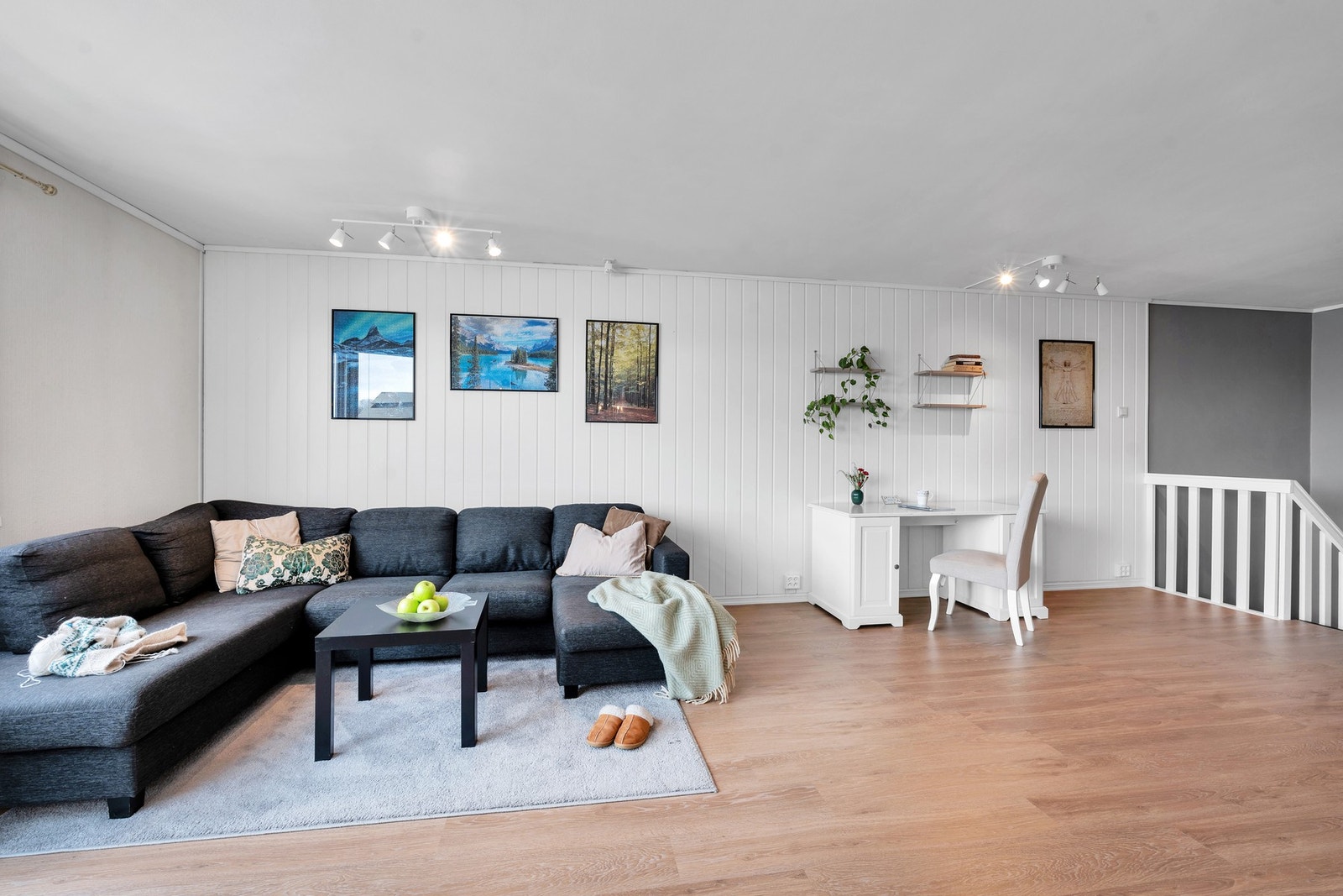 Trapp fra 1.etasje til underetasjen. Galleribilde