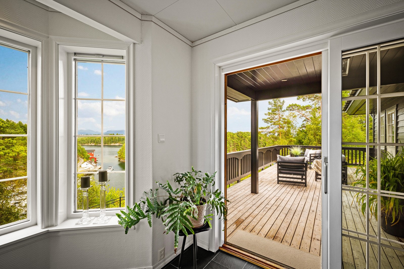 Fra stuen er det utgang til begge terrassene. Galleribilde