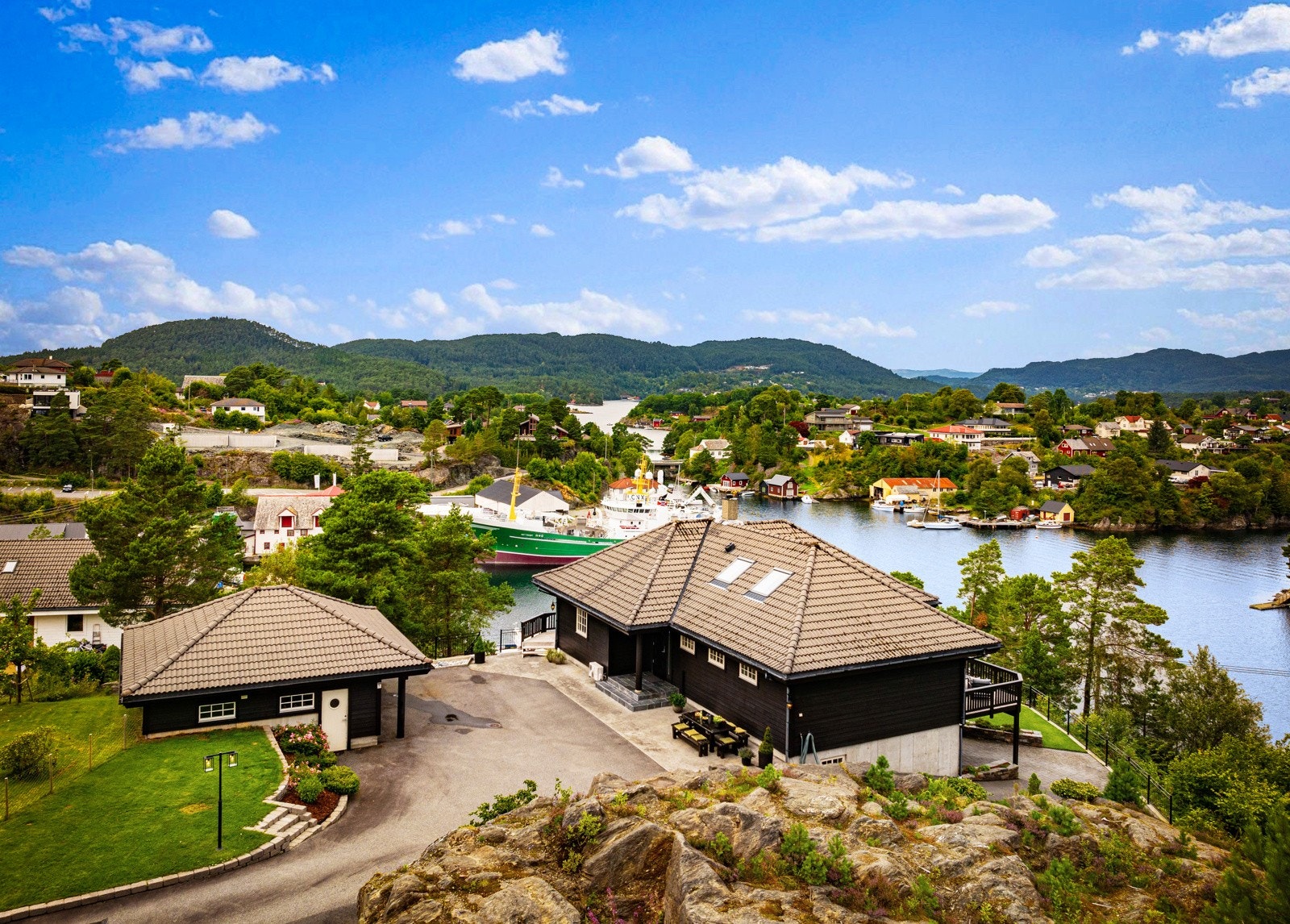 Det er kort vei til skole og barnehage. Galleribilde