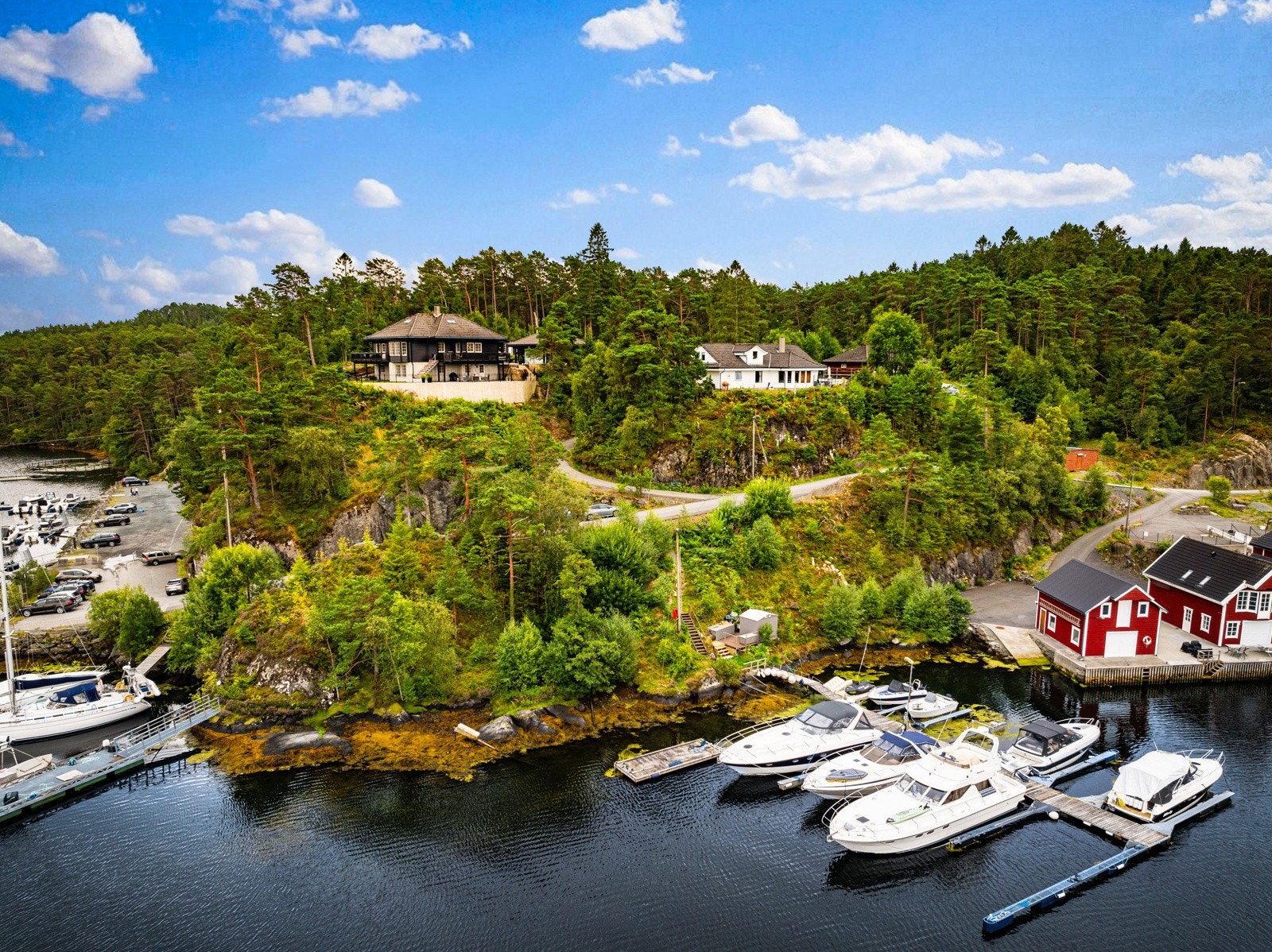 Tenk å kunne spasere fra boligen og rett ned til båten. Galleribilde