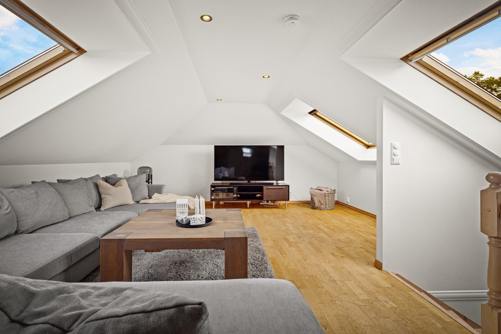 Kjekt med en ekstra stue så en kan trekke seg litt vekk om en ønsker. Galleribilde