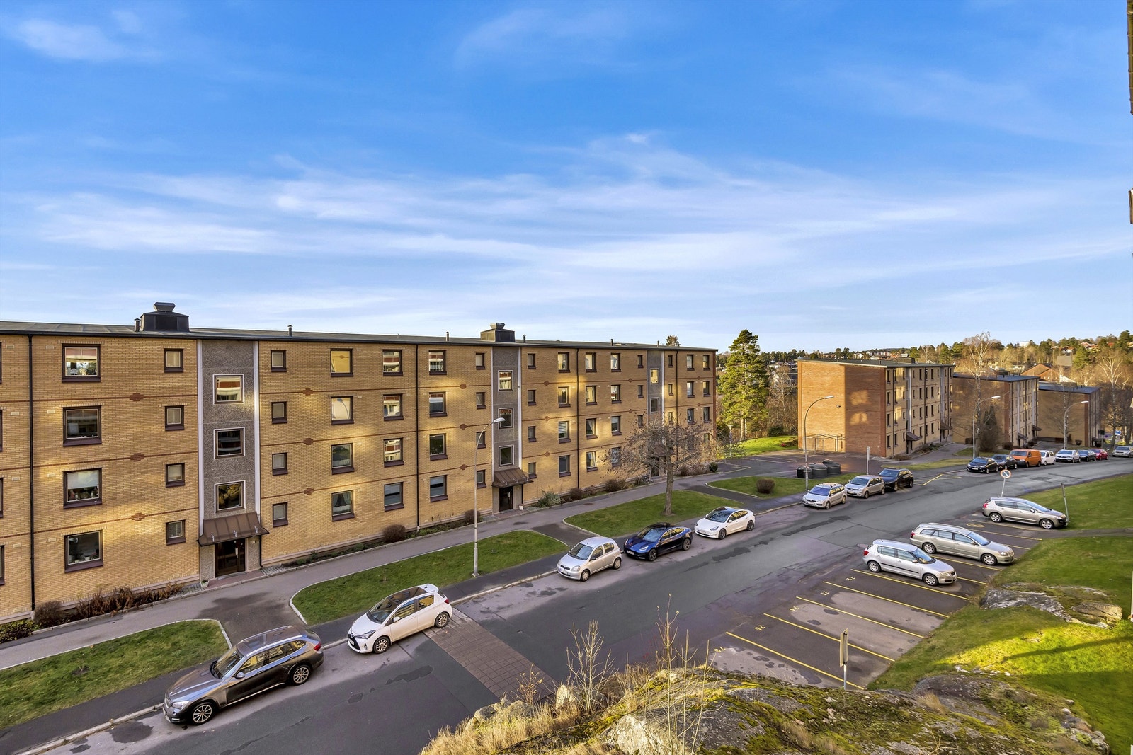 Utsikt fra balkongen.
Med Østmarka som nærmeste nabo har du umiddelbar tilgang til flotte tur- og rekreasjonsområder.
(tatt fra tidligere salg - høst 2021) Galleribilde