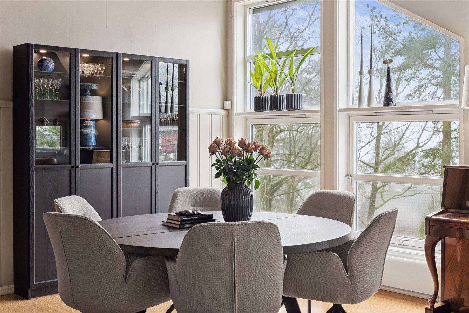 Her kan du samle mange rundt bordet både til hverdags og fest. Galleribilde