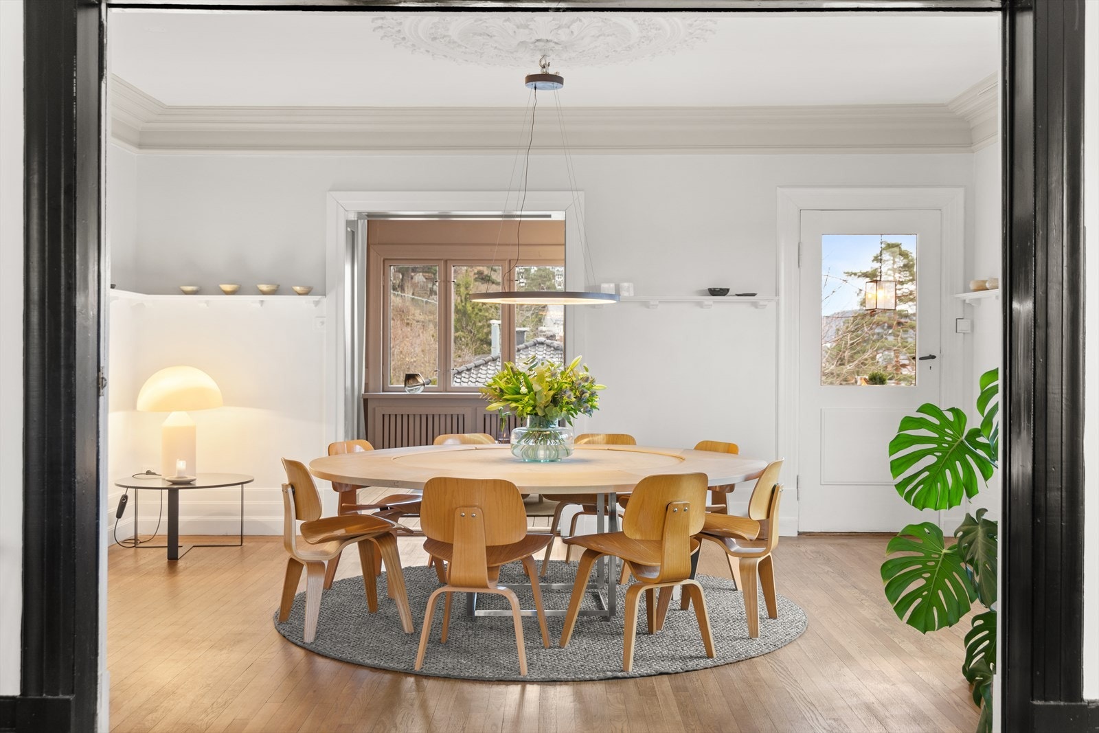 Videre adkomst til boligens spisestue Galleribilde