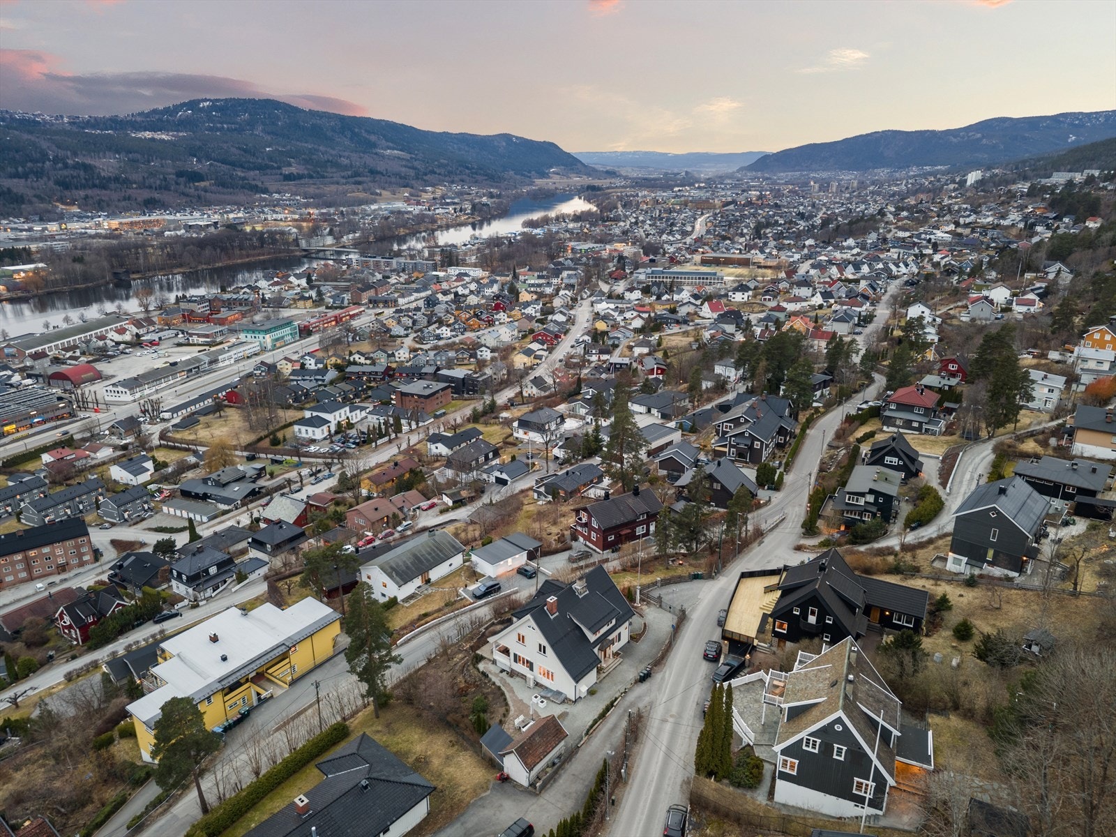 Boligen er beliggende høyt og fritt, i et ettertraktet område på Bragernes Galleribilde