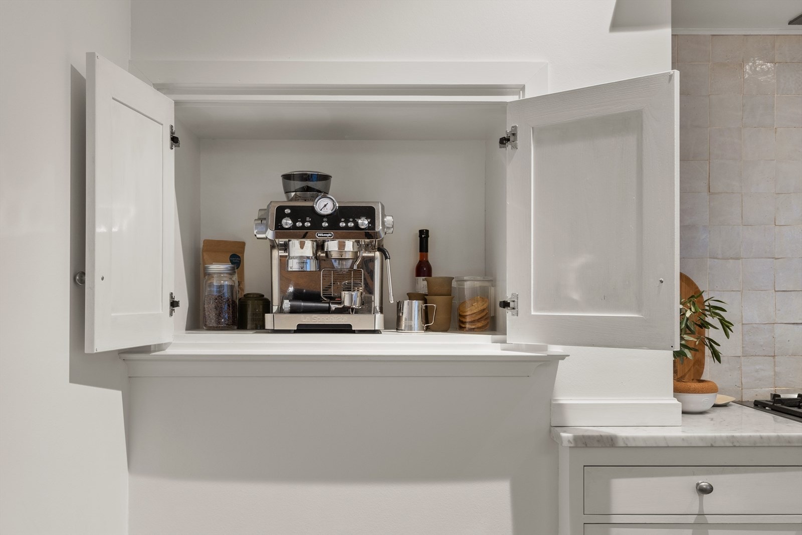 Praktisk nisje for kaffemaskin eller annet kjøkkenutstyr Galleribilde