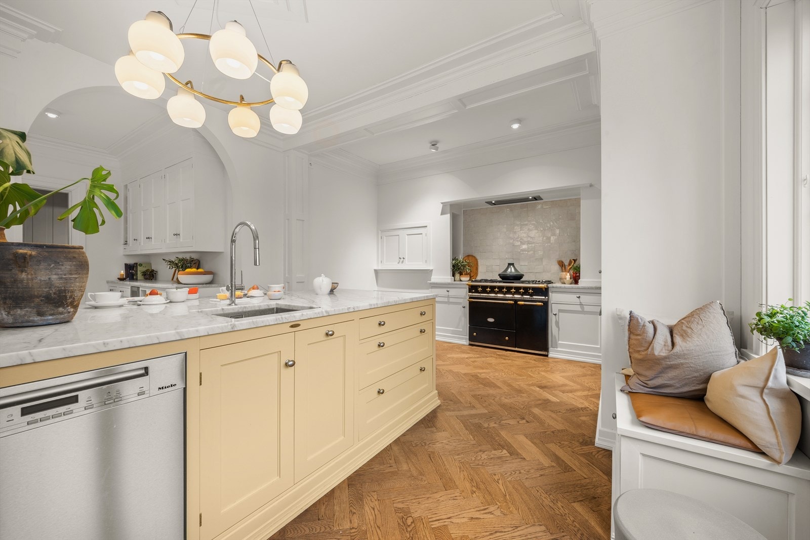 Boligen er oppgradert i perioden 2021-2025 og har blant annet eksklusivt kjøkken fra Kvanum Galleribilde