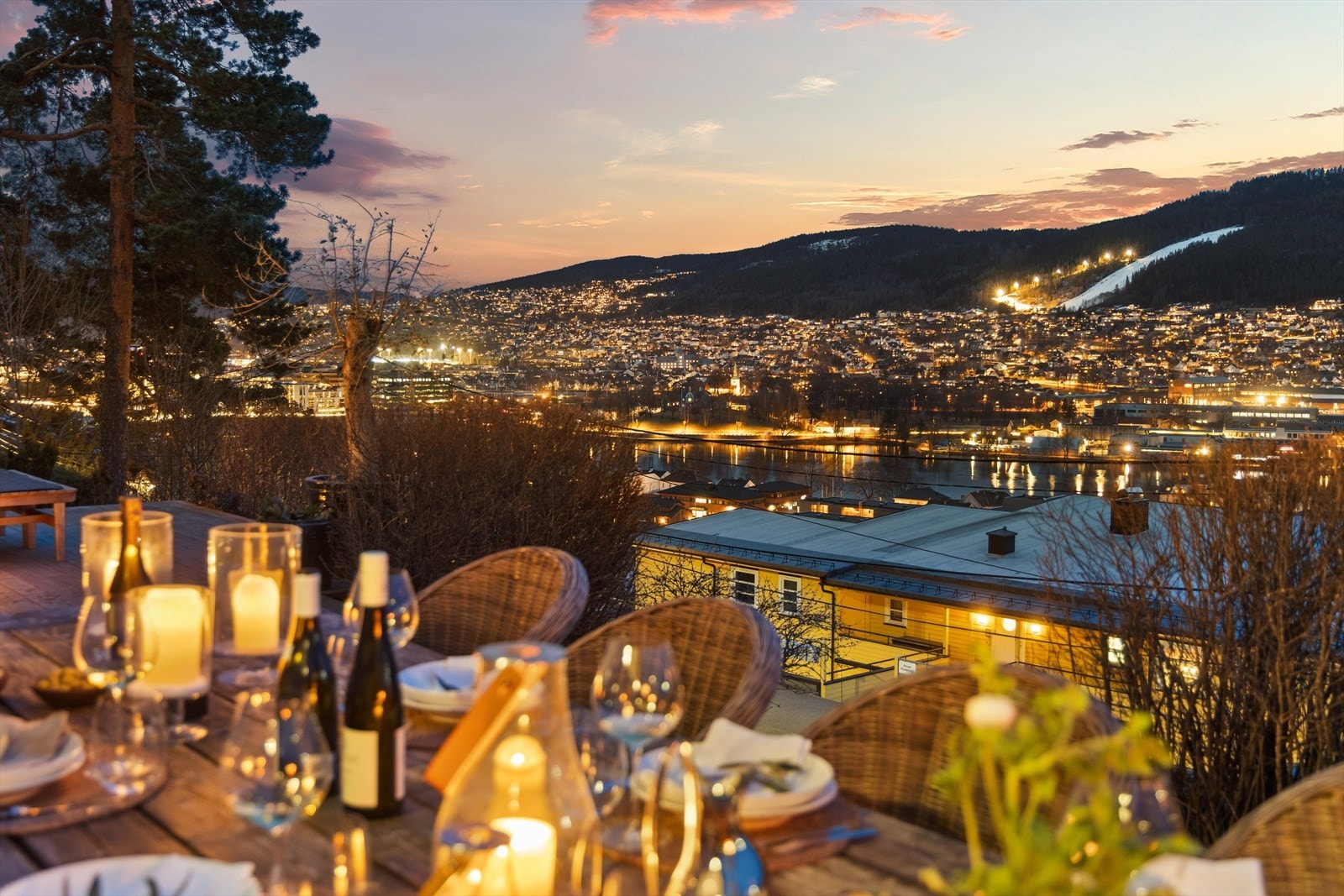 sammen med den fantastiske utsikten over Drammen Galleribilde