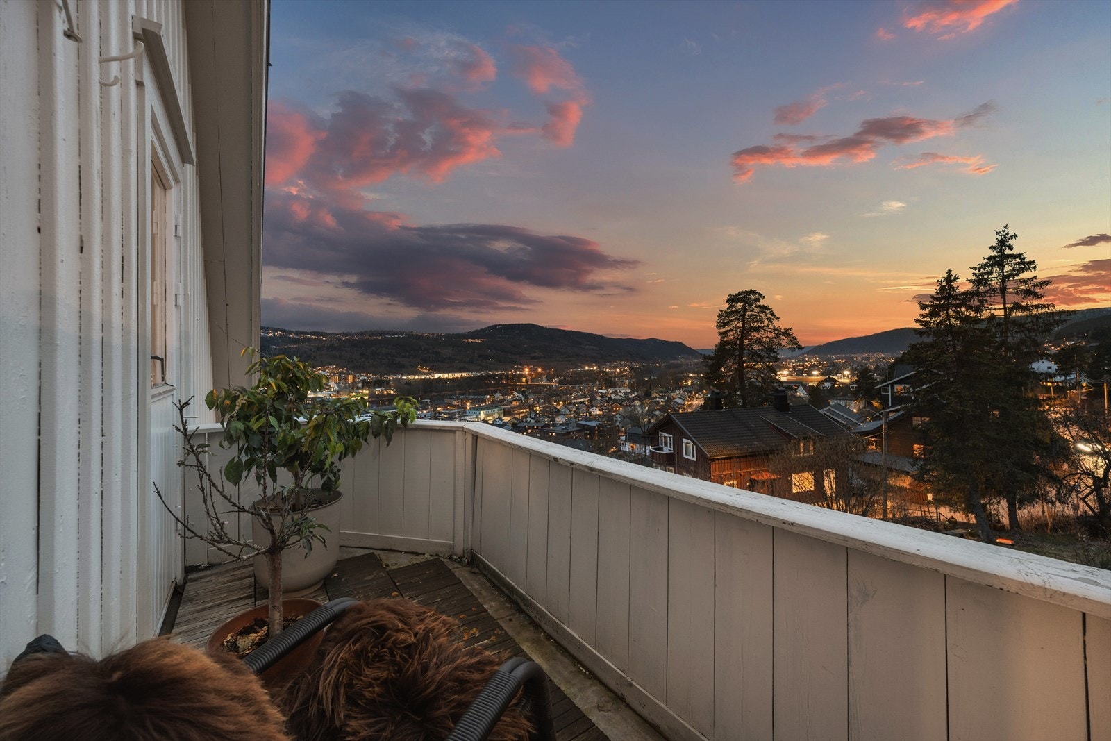 Her kan du nyte kveldssol og nydelig utsikt Galleribilde