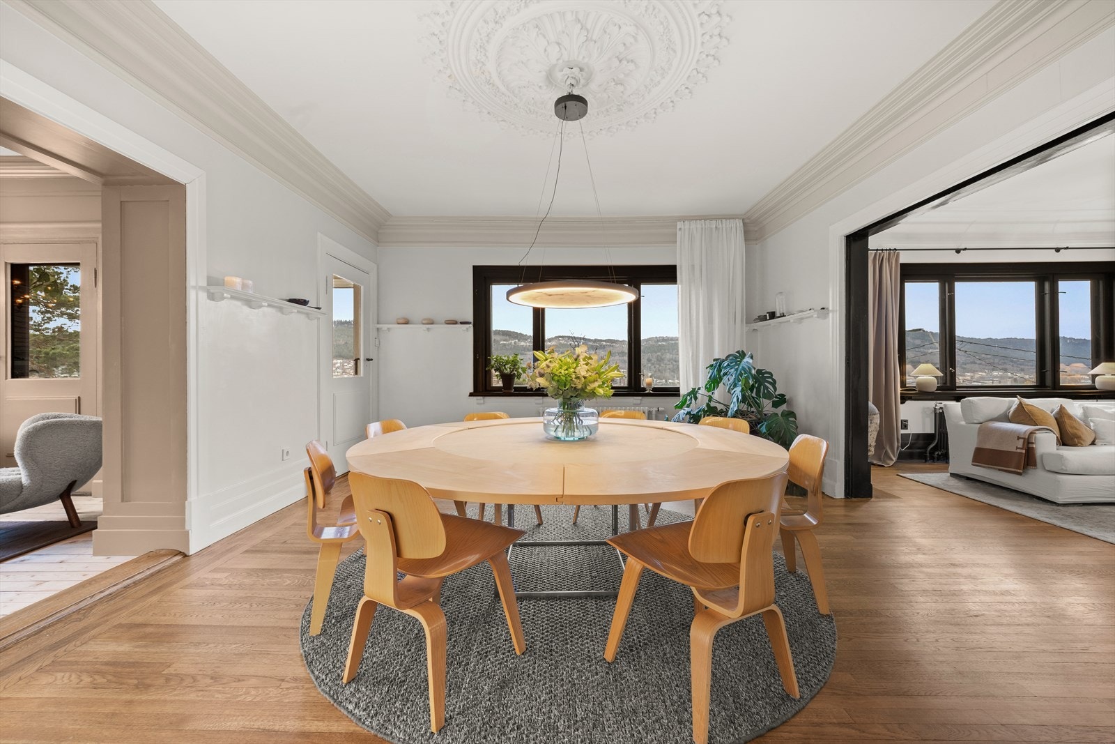 Den gode planløsningen passer perfekt både for hverdag og sosiale lag Galleribilde