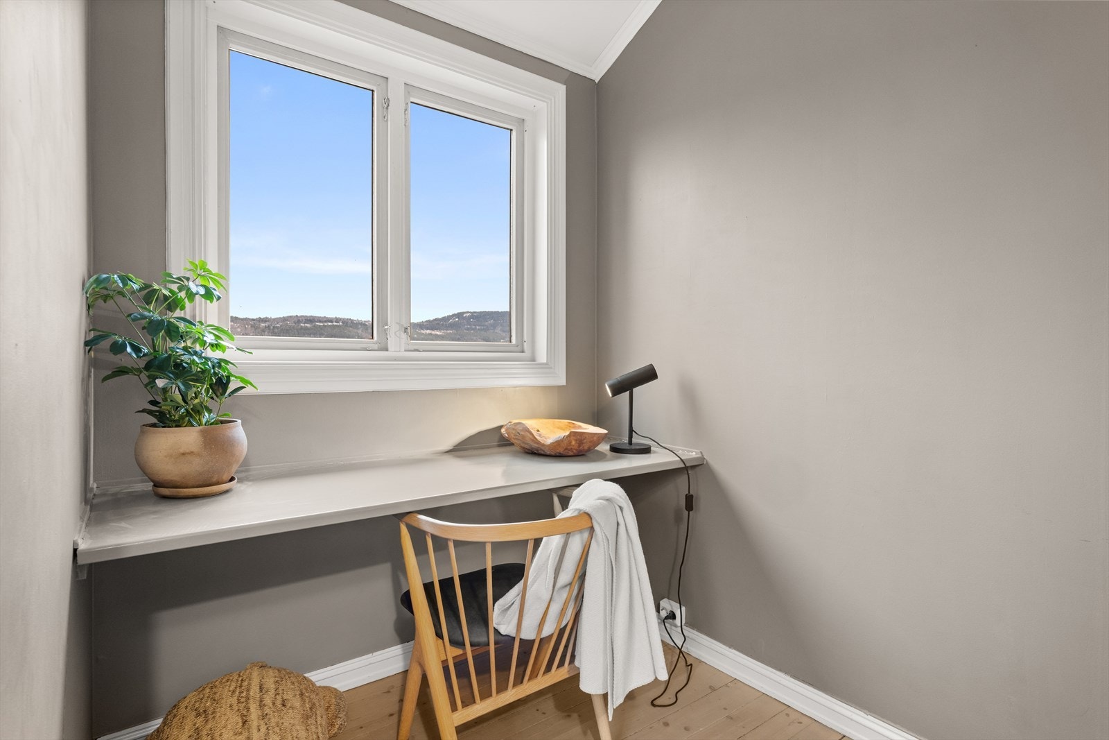 Fin kontorplass for lekser eller jobb Galleribilde