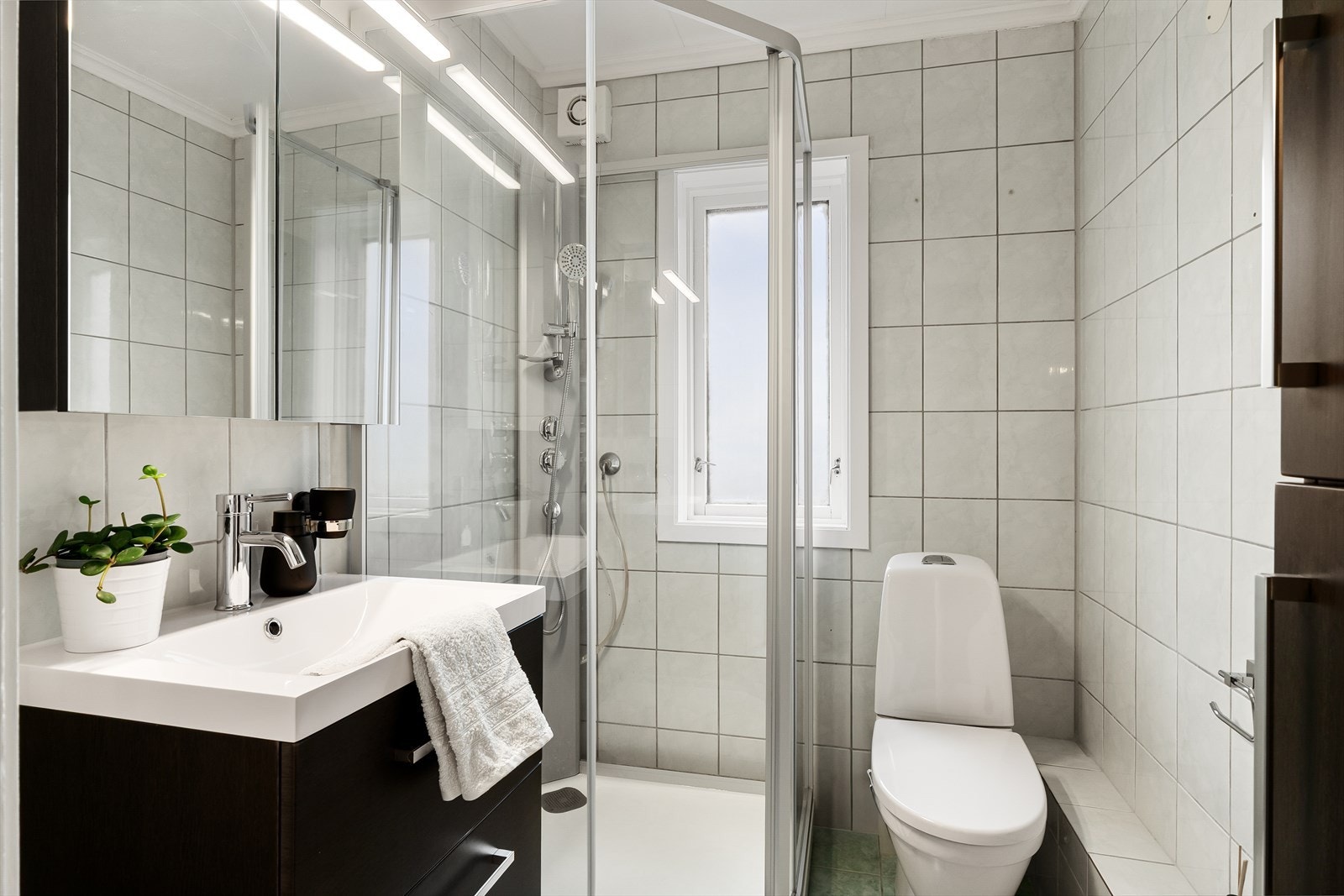 Flislagt bad med varmekabler i gulv Galleribilde