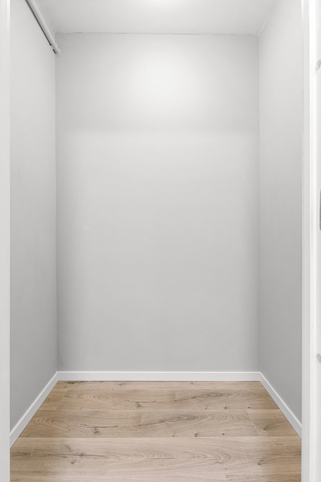 Innvendig bod (1,6kvm) - Her kan man få plass en garderobe/oppbevaringsløsning Galleribilde