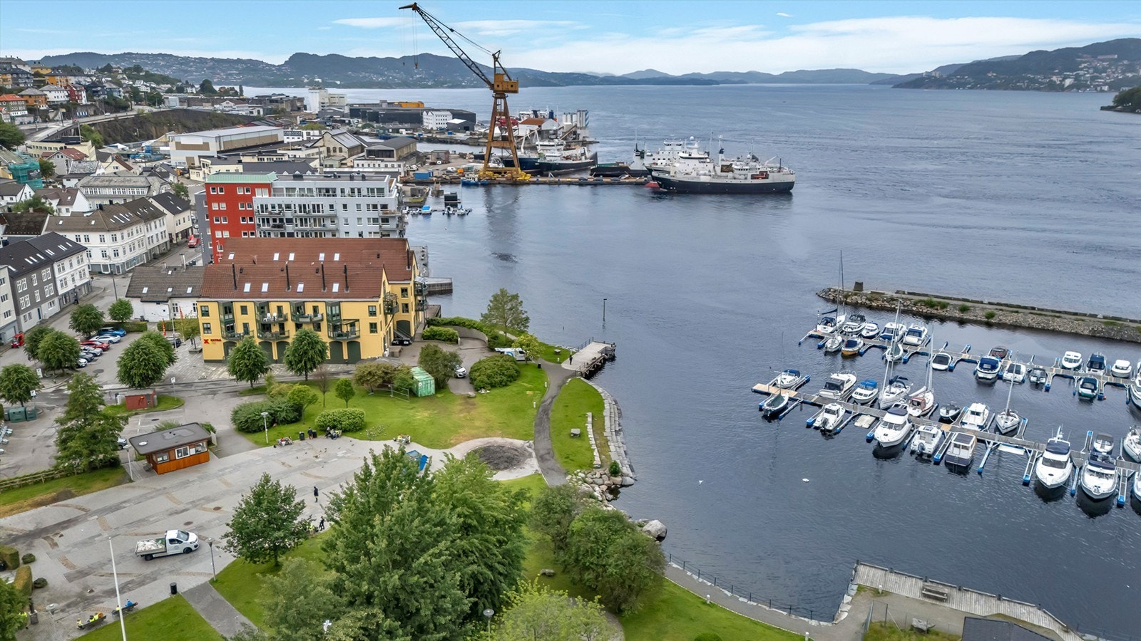 Kirkebukten på Damsgård er et steinkast unna leiligheten! Galleribilde