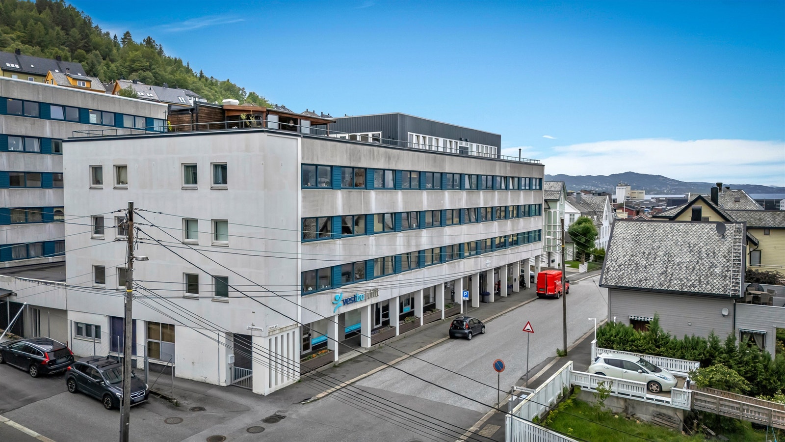 Bygget er fra 1968 og er veldrevet. Det er mulig å betale ned hele fellesgjelden (IN-Ordning) Galleribilde