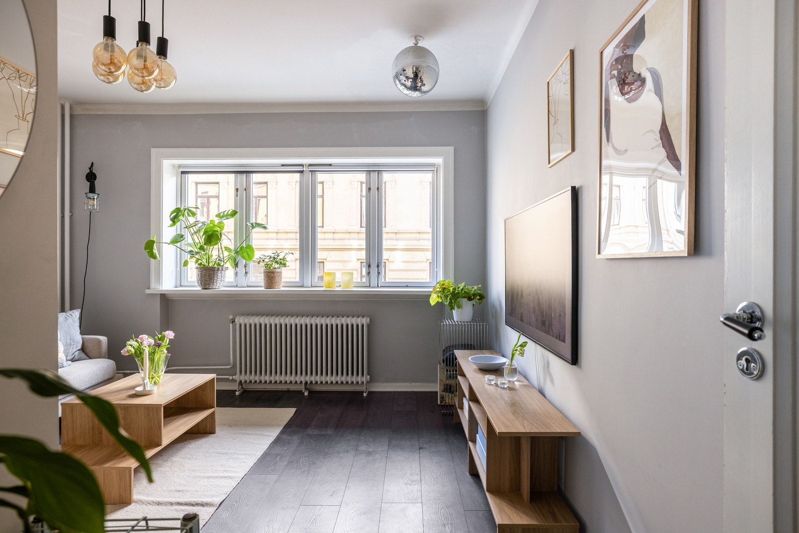 Både varmtvann, fyring og internett er inkludert i de rimelige felleskostnadene. Galleribilde