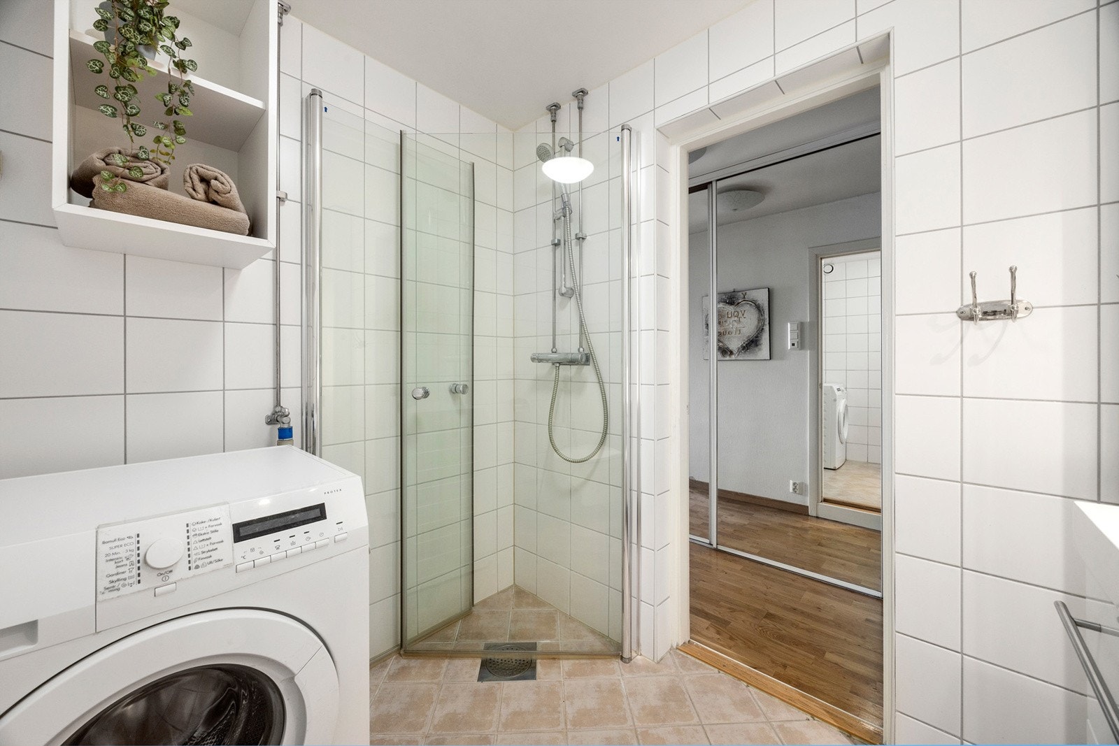 Pent flislagt bad med varmekabler Galleribilde