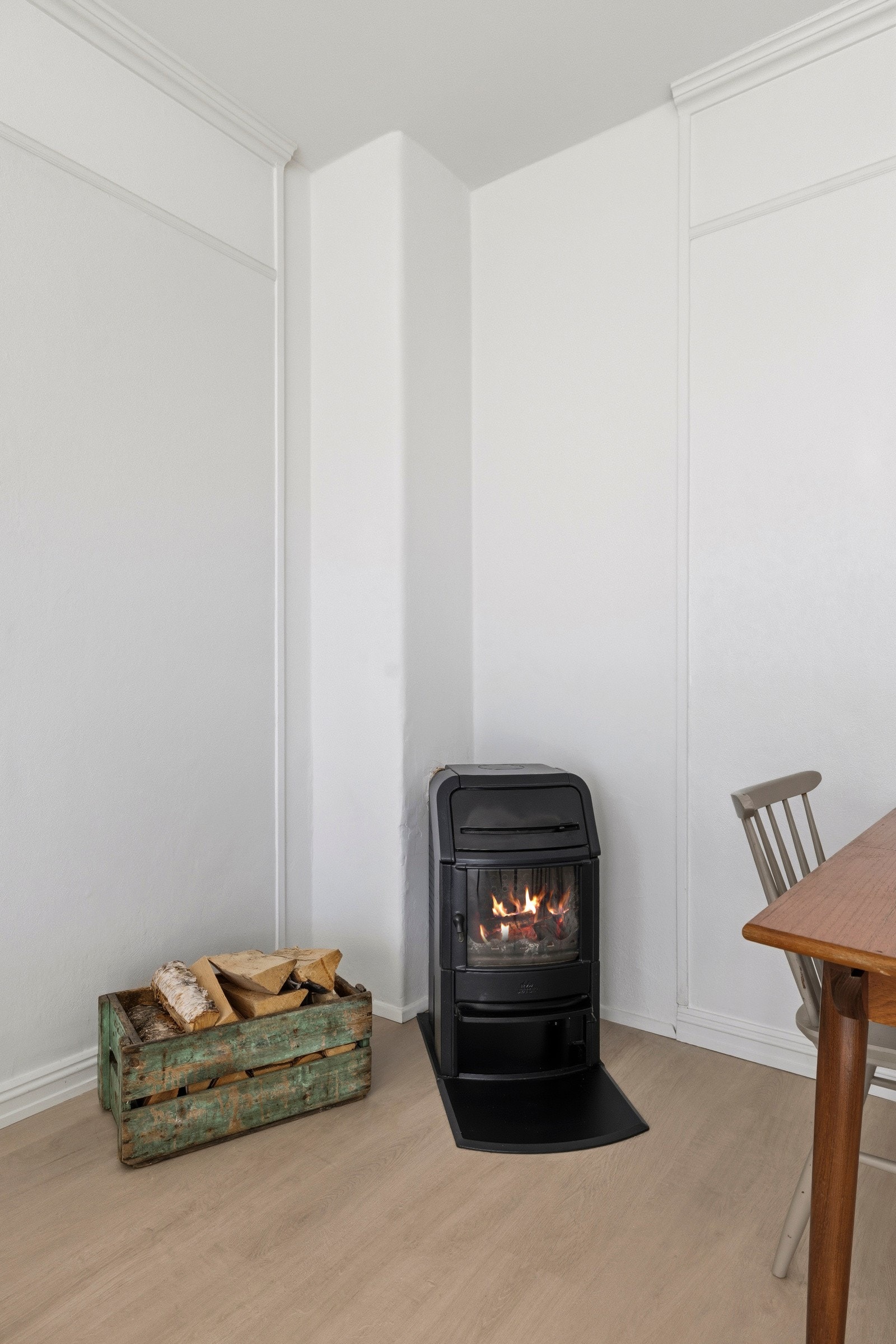 Koselig peisovn i stuen Galleribilde