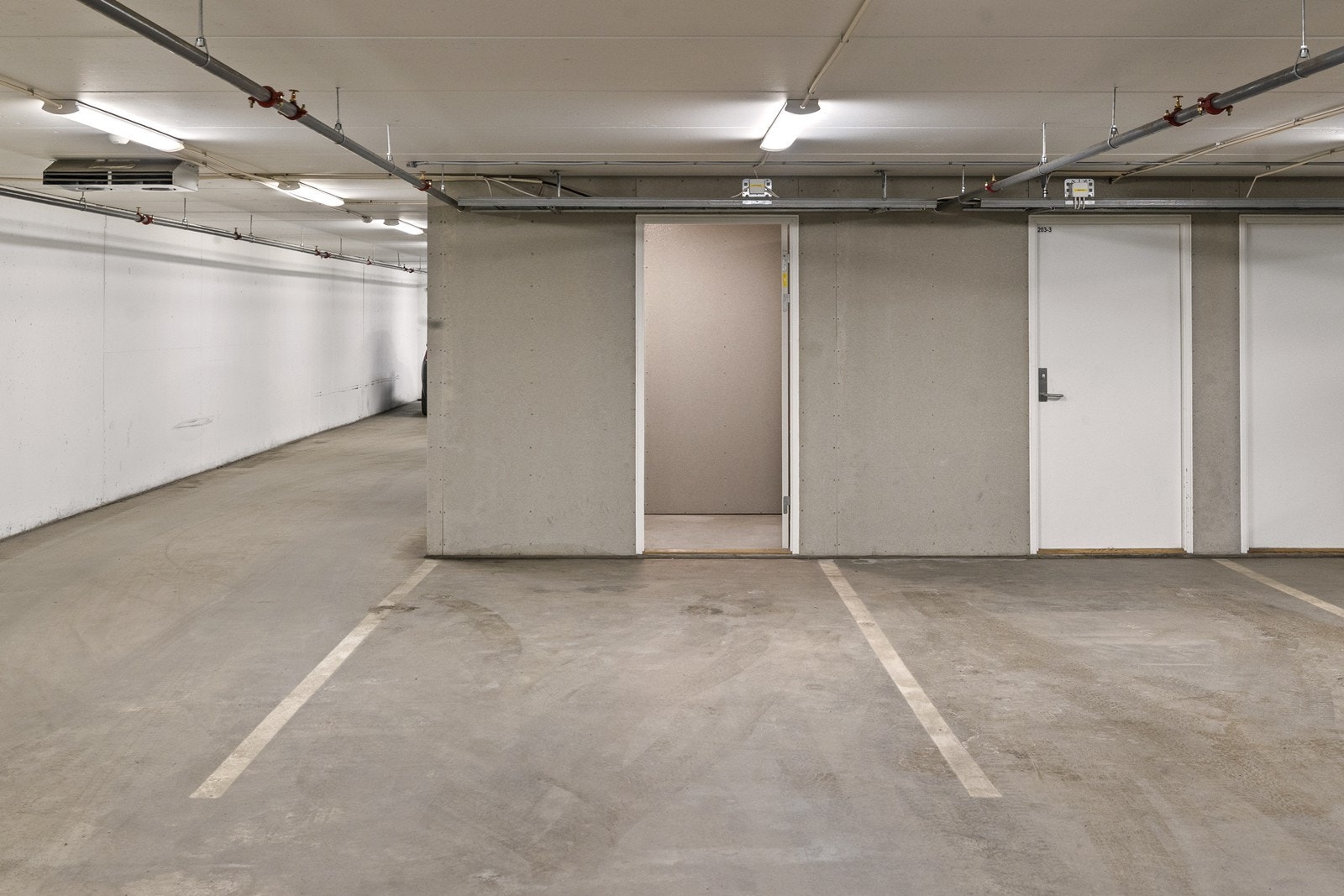 Det medfølger parkeringsplass i felles garasjeanlegg, med en tilhørende bod på 5 m². Galleribilde
