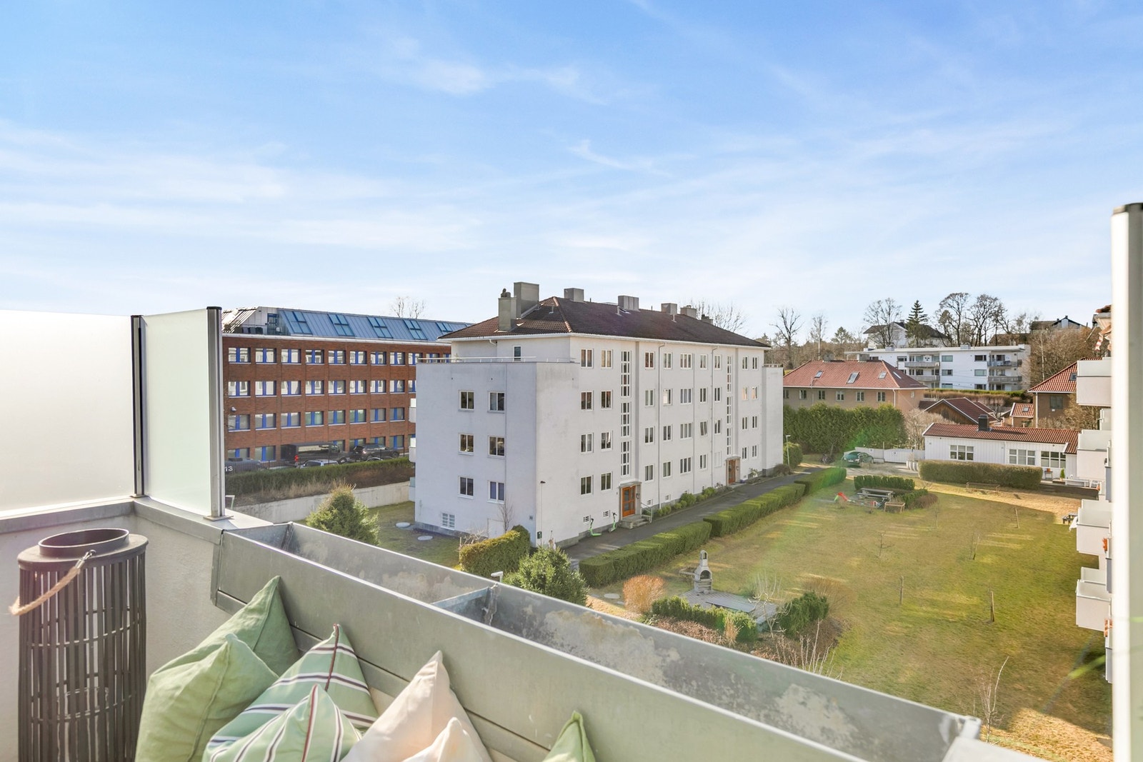 Leiligheten har en solrik balkong på 4 kvm Galleribilde