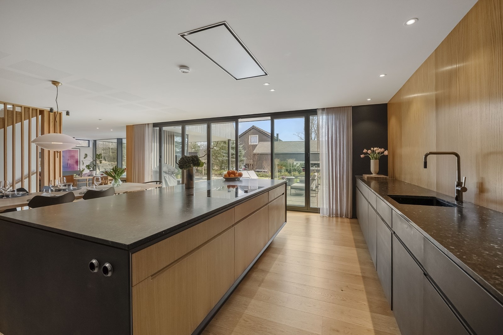 Det meste er tenkt på. Kjøleskuff på enden av øyen for å gjøre morgenen enklere Galleribilde