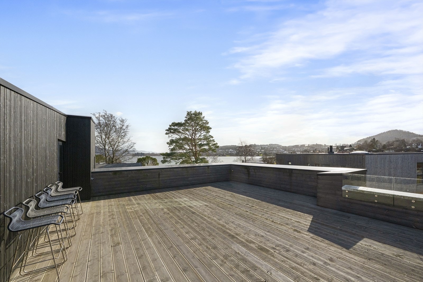 Takterrassen er magisk! Sol fra morgen til kveld og utsikt fra Boganesstraen til opp mot Sørmarka Galleribilde