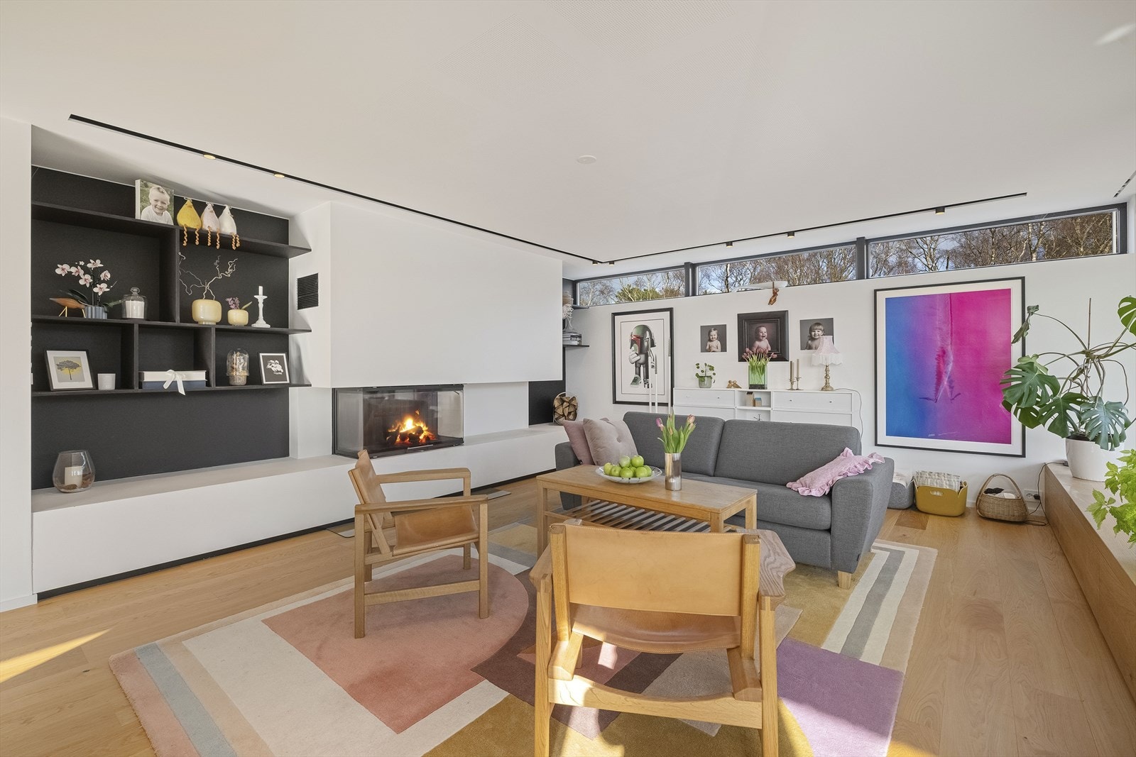 Innbydende og lekkert med overlys mot gateløp. Se lyslisten i taket. Denne skjuler også ventilasjonen. Galleribilde