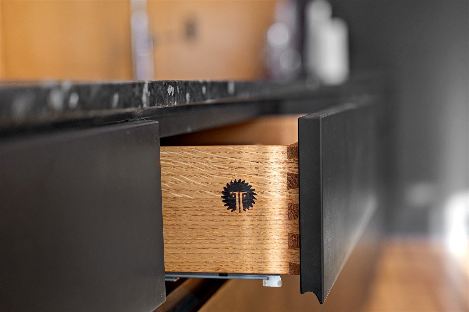 Kvalitetsleverandør Tjerand Fine Furniture på kjøkkenet Galleribilde