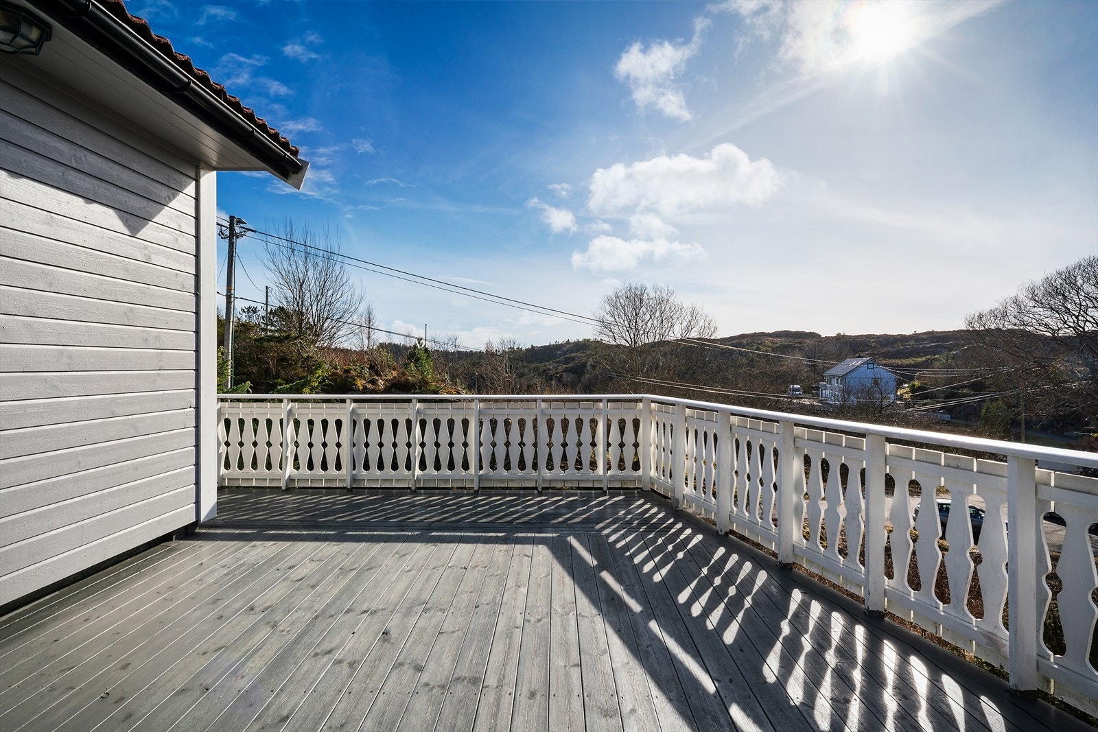 Her er det rikelig med plass til å invitere venner og familie på hyggelige sammenkomster. Galleribilde