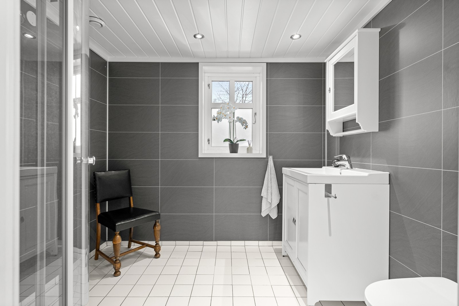 Stort bad/ wc som ligger i det nye tilbygget. Galleribilde