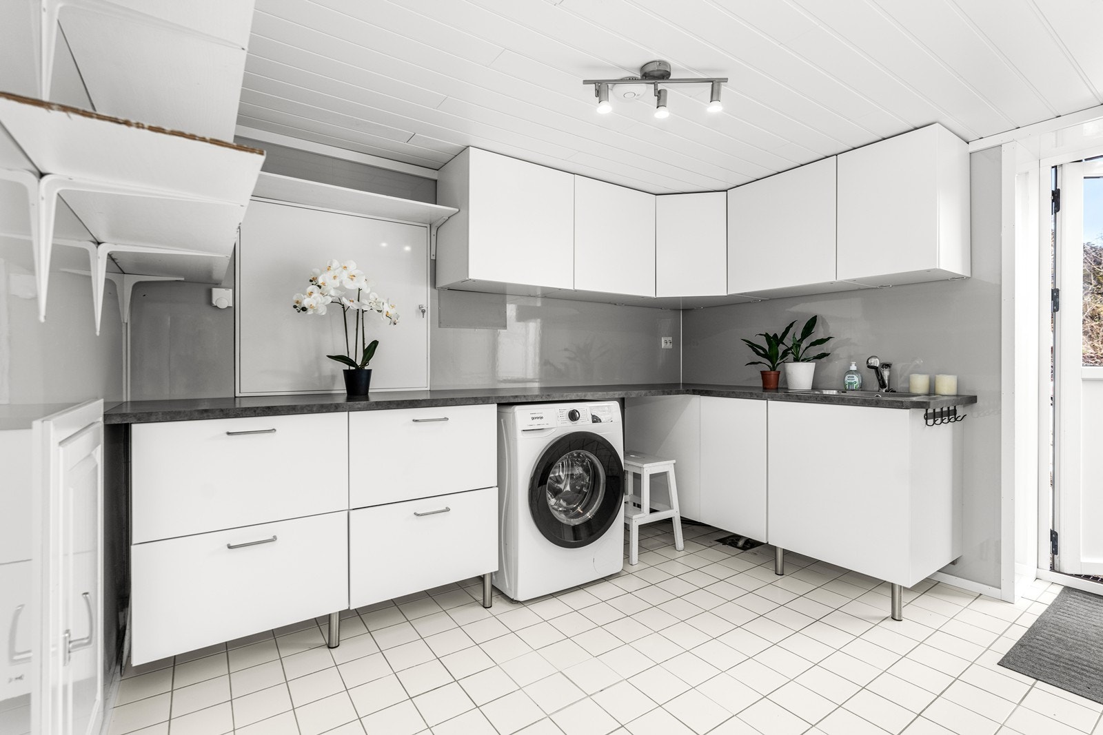 Vaskerom/ grovinngang. Galleribilde