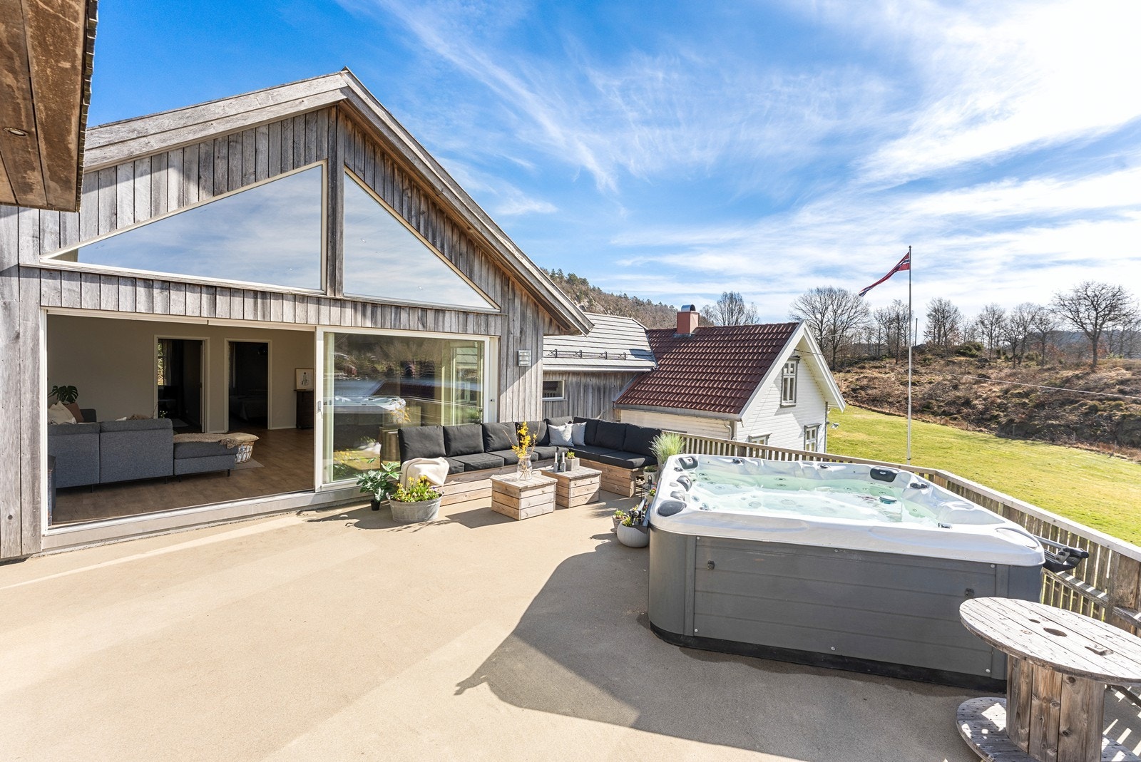 Fra terrassen med støpt dekke. Galleribilde