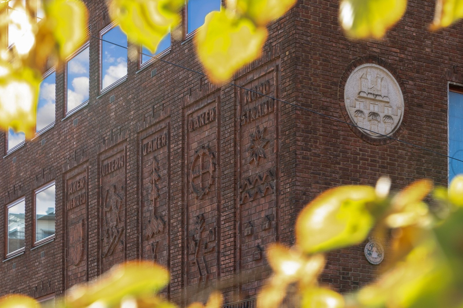 Karakteristisk bygård med en sentral beliggenhet i overgangen mellom Grønland og Grünerløkka. Galleribilde