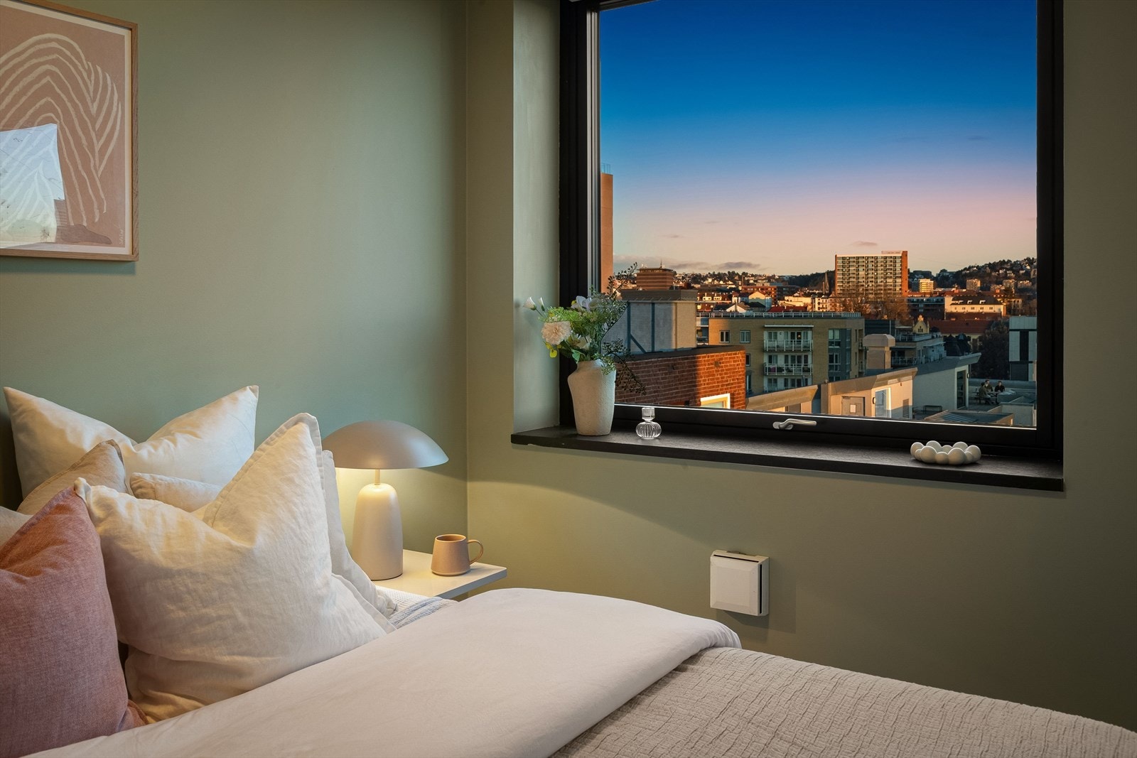 Også her ble overflatene oppgradert i 2025, med nytt laminatgulv og malte vegger. Galleribilde