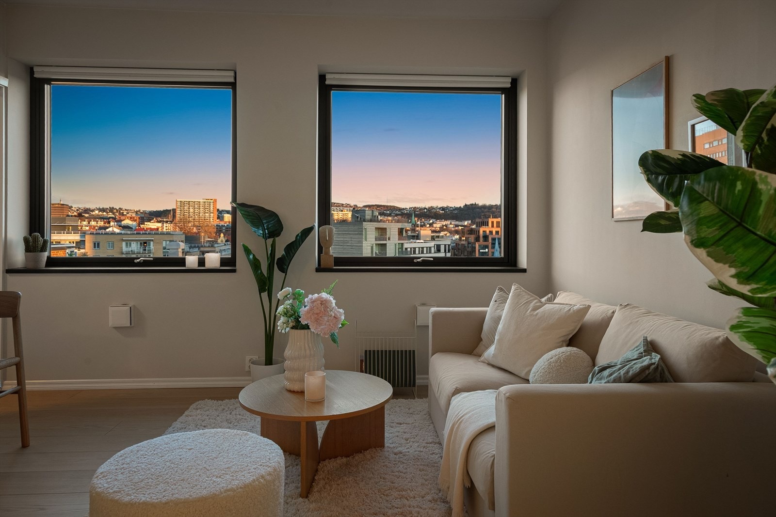 Den generøse takhøyden på 2,64 meter bidrar til en romslig atmosfære. Galleribilde