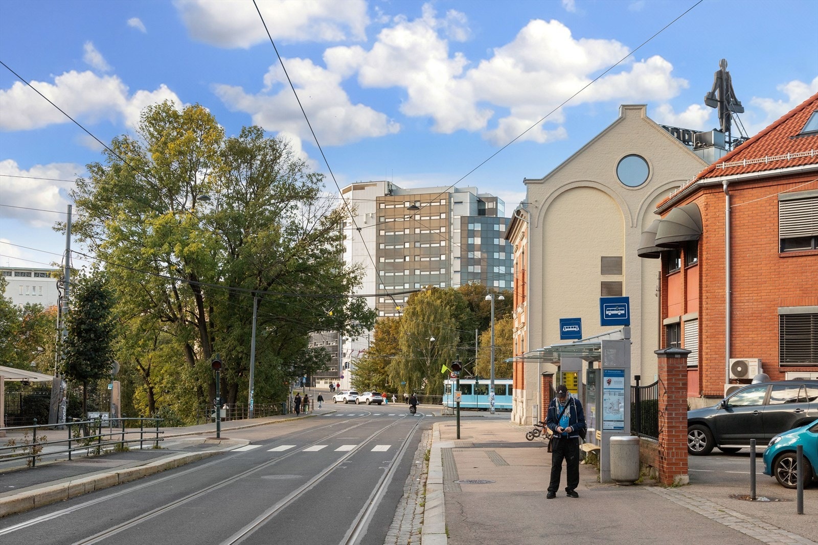 Det er også kort gangavstand til Grønland T-banestasjon og Oslo S, byens hovedknutepunkt for kollektivtransport. Galleribilde