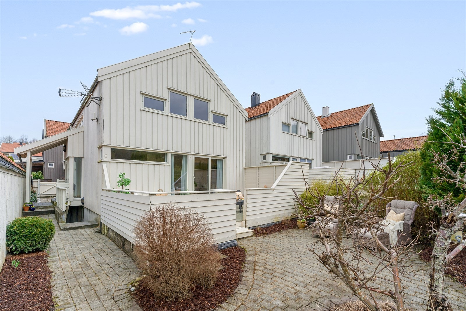 Velkommen til Smågamyrtunet 6, en innholdsrik familiebolig over 3 plan med 4 soverom. Galleribilde