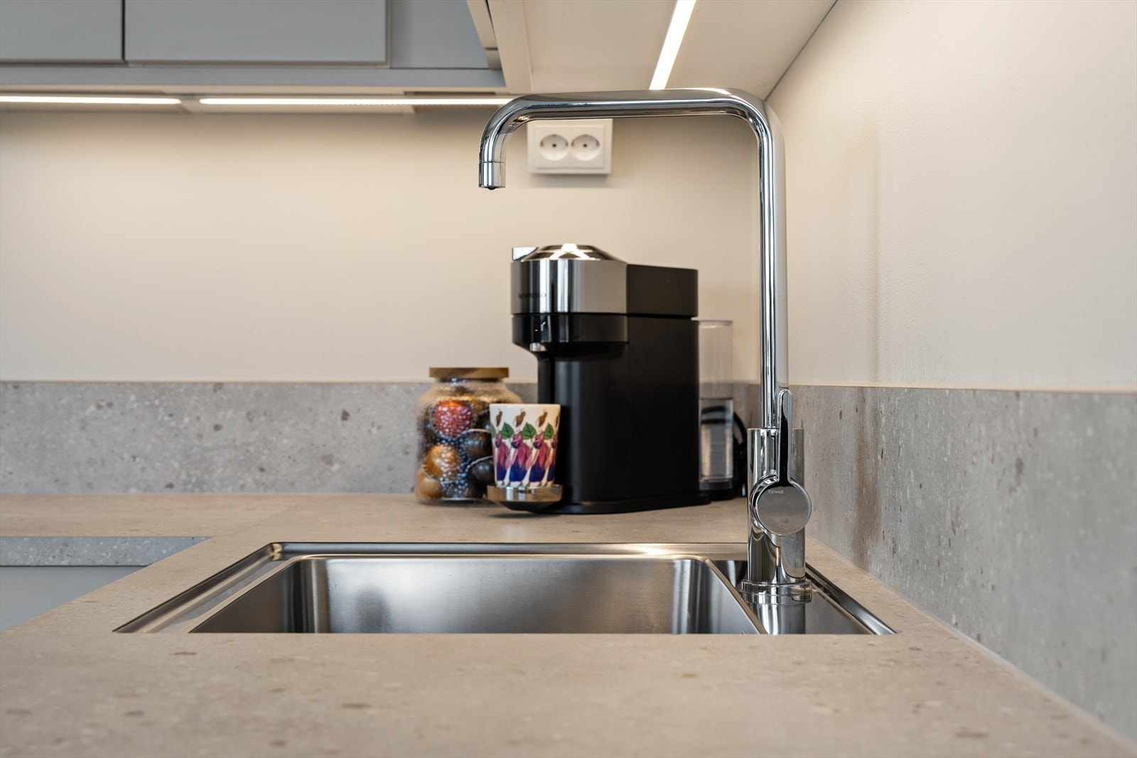 Detaljbilde av kjøkkenets funksjonelle løsninger. Galleribilde